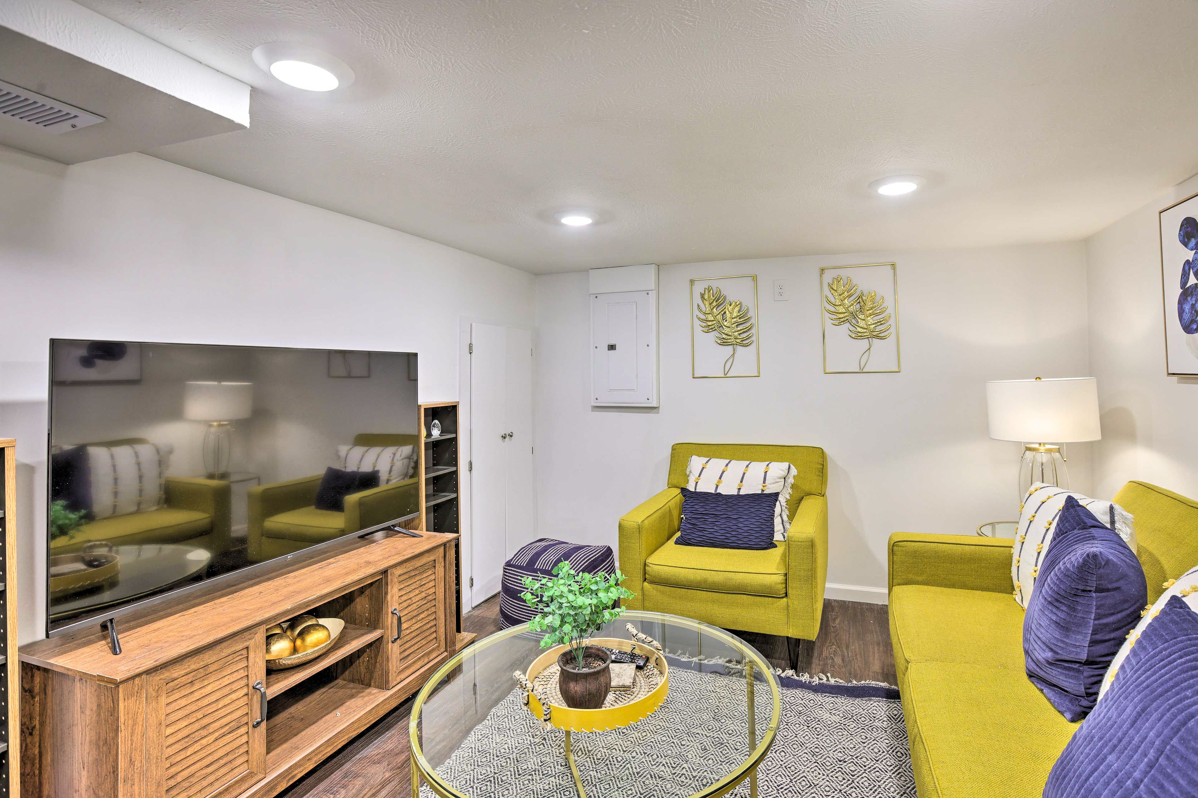 Living Room | Free WiFi | Smart TV | Central A/C