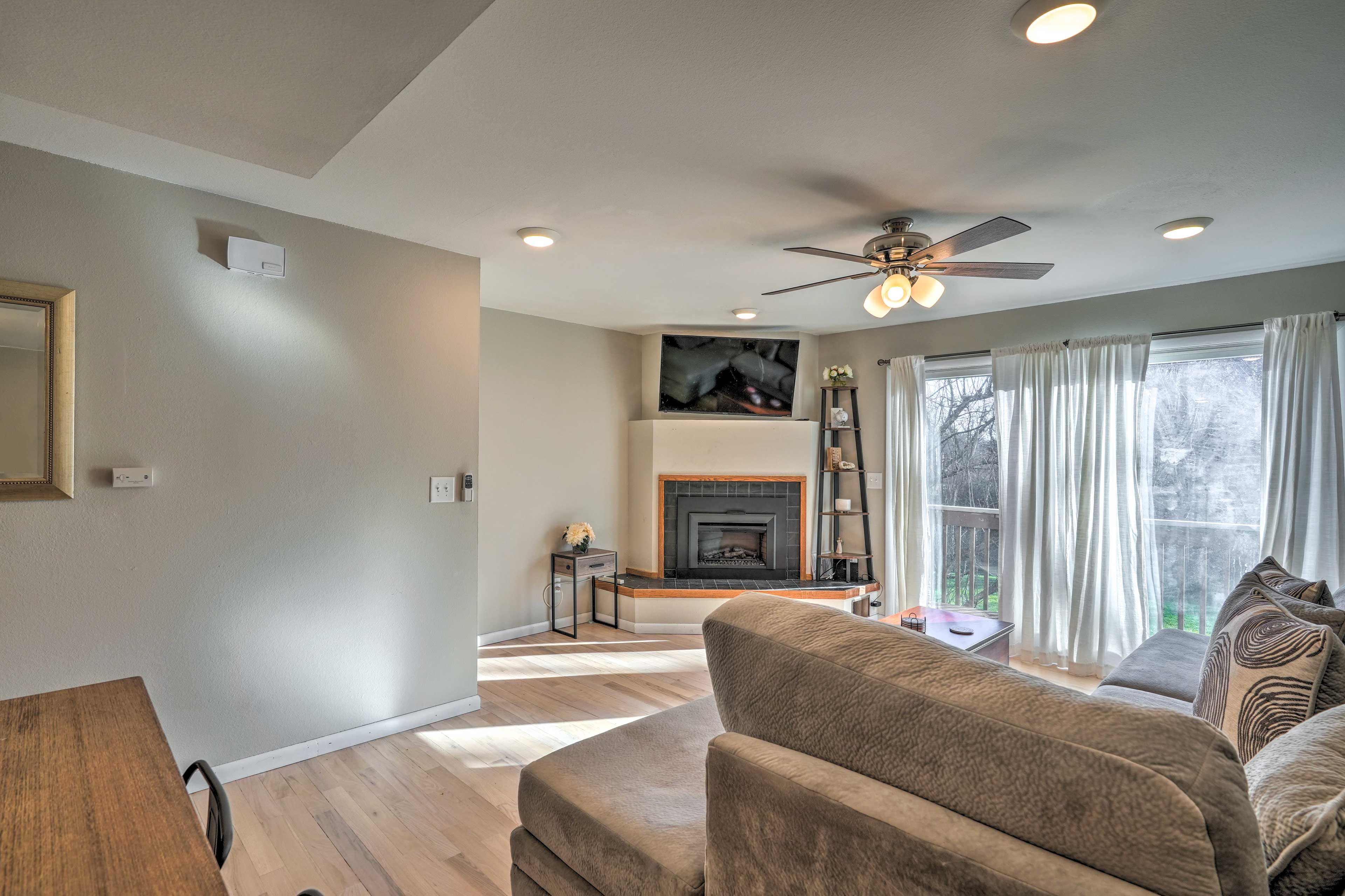 Living Room | Central Heating & A/C | Smart TV