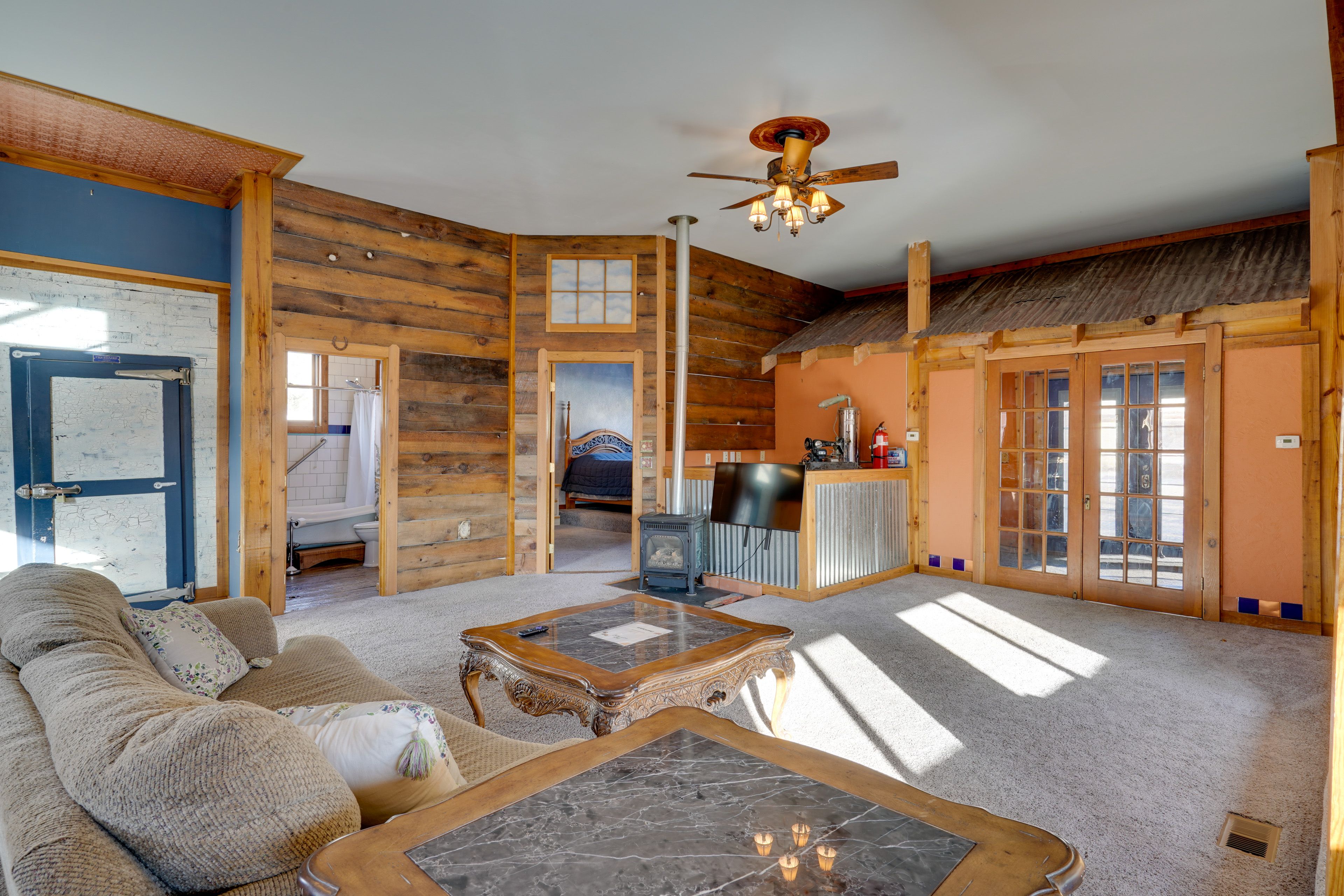 Living Room | Smart TV | Electric Fireplace | Free WiFi | Central Heating