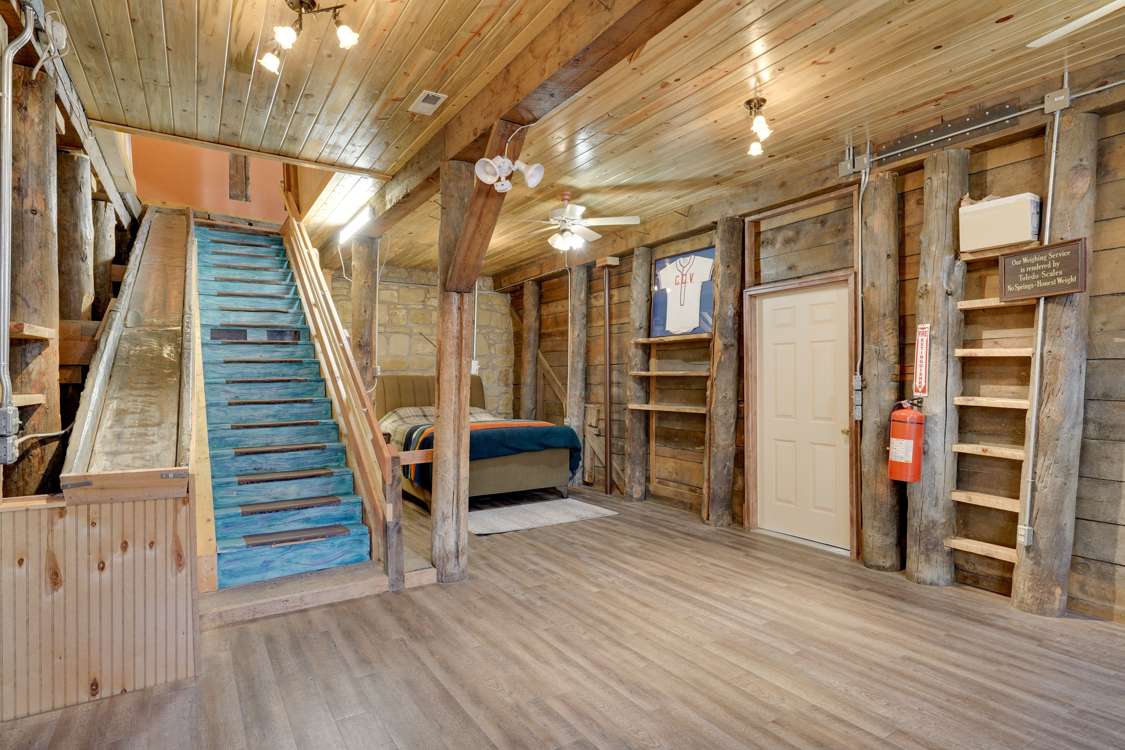 Bonus Room | Queen Bed