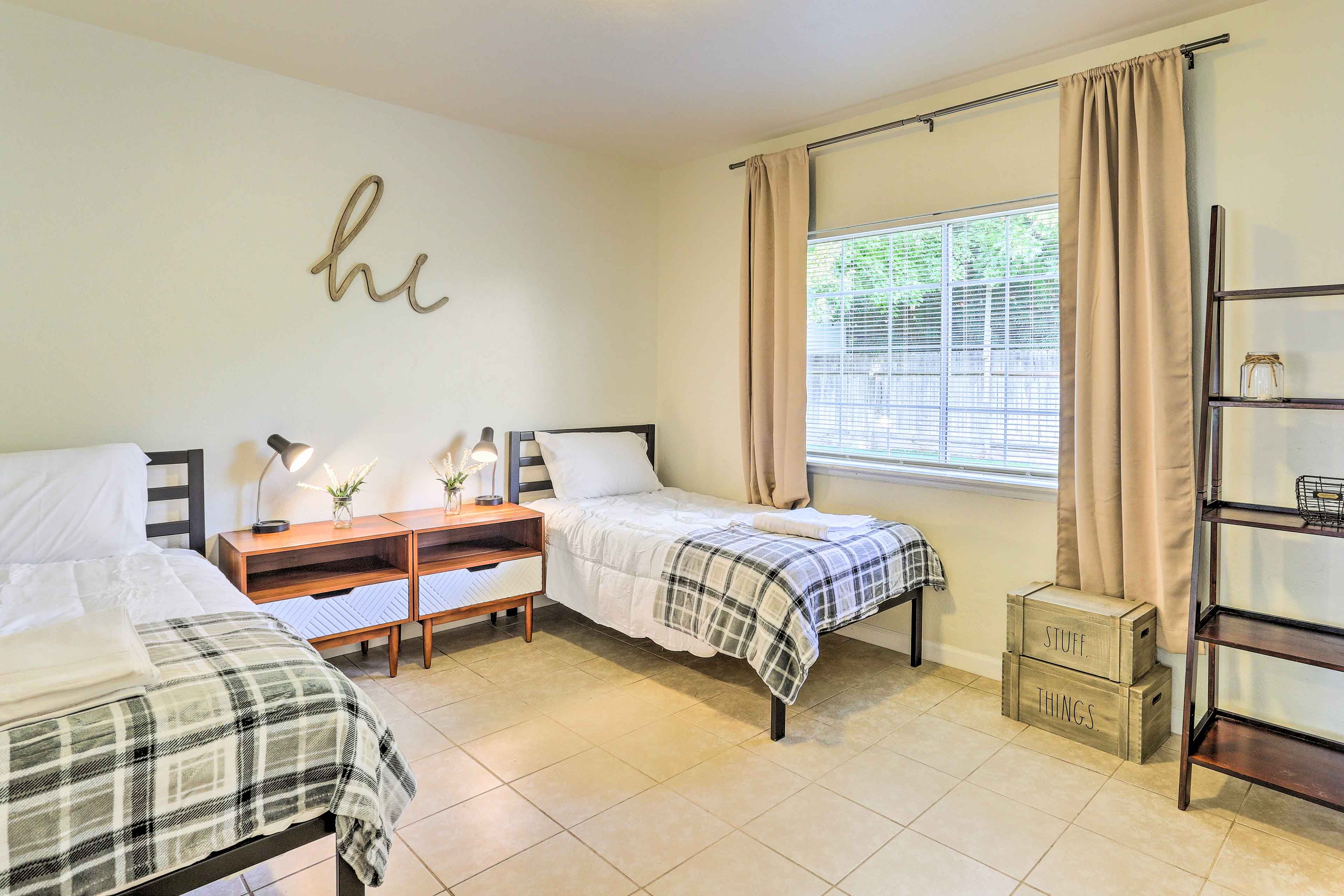 Bedroom 2 | 2 Twin Beds