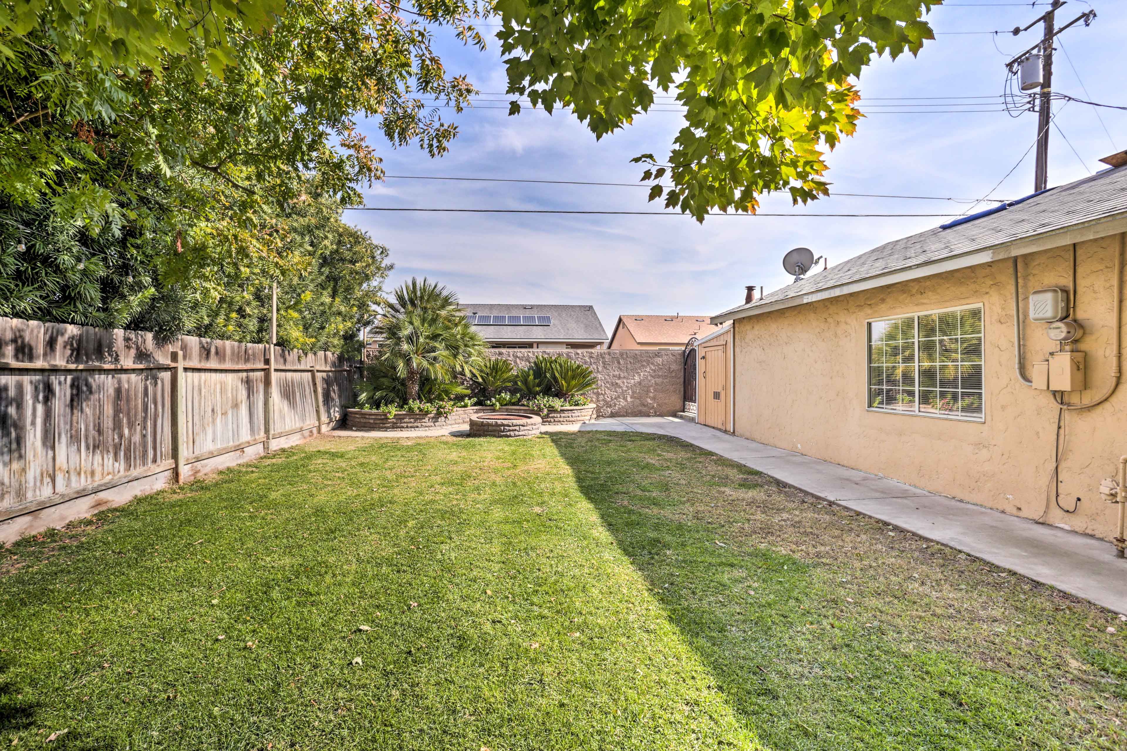 Shared Yard | Shared Fire Pit