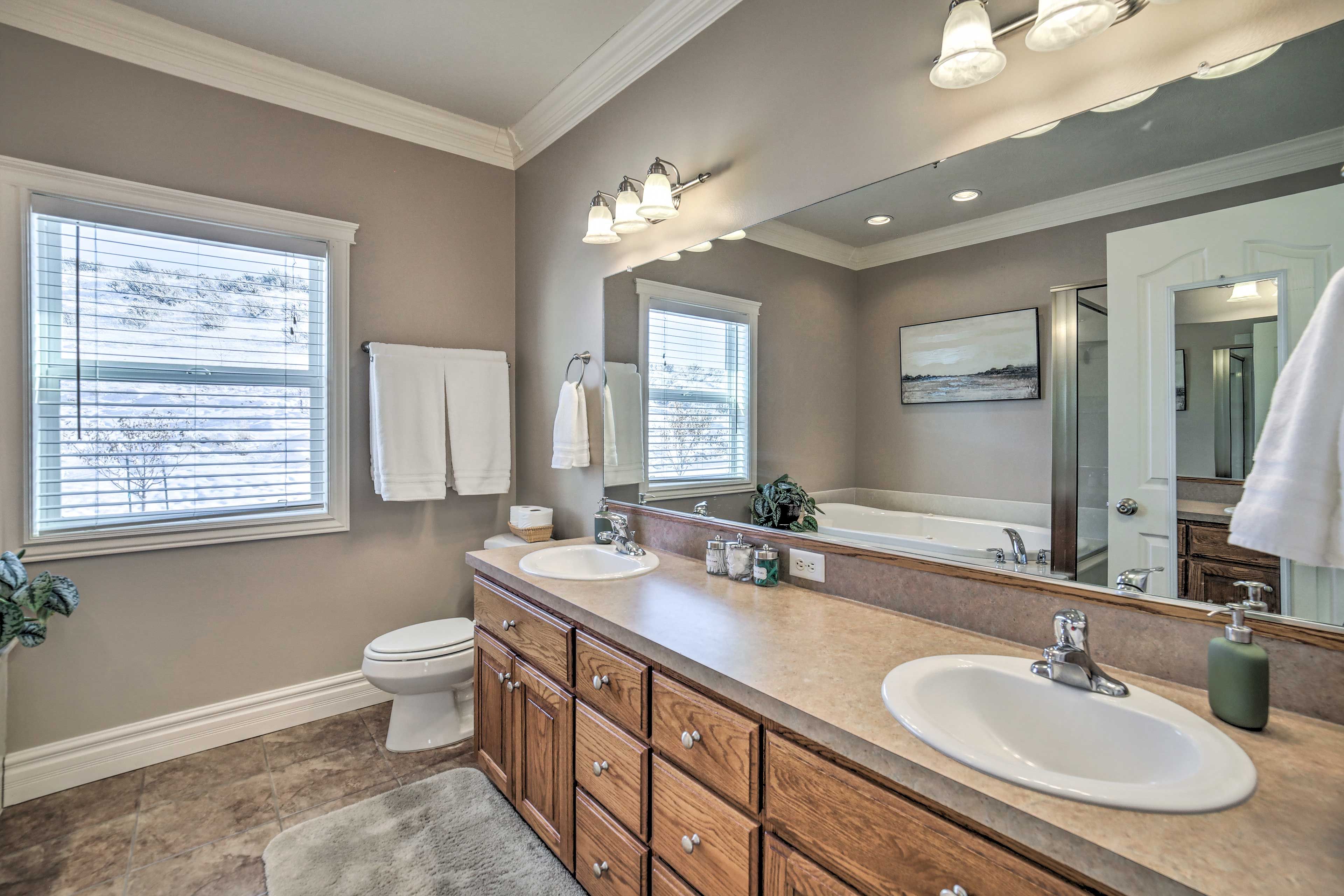 En-Suite Bathroom | Complimentary Toiletries