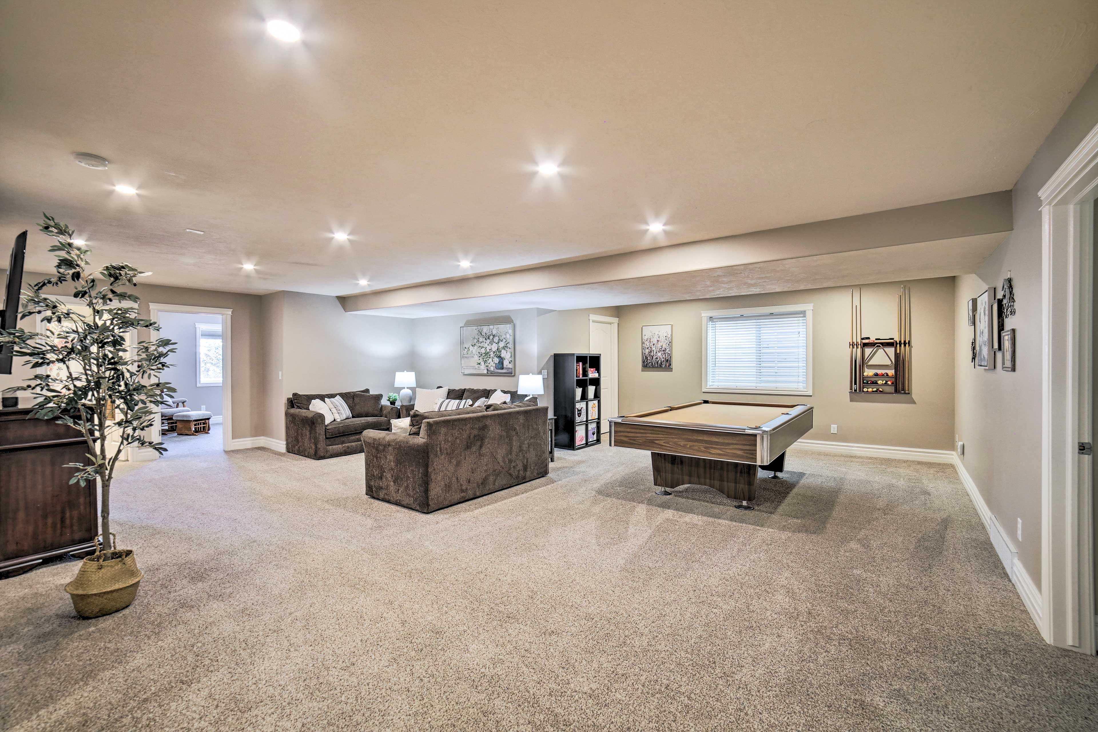 Basement | Queen, Full, & Twin Sleeper Sofas | Pool Table | Smart TV