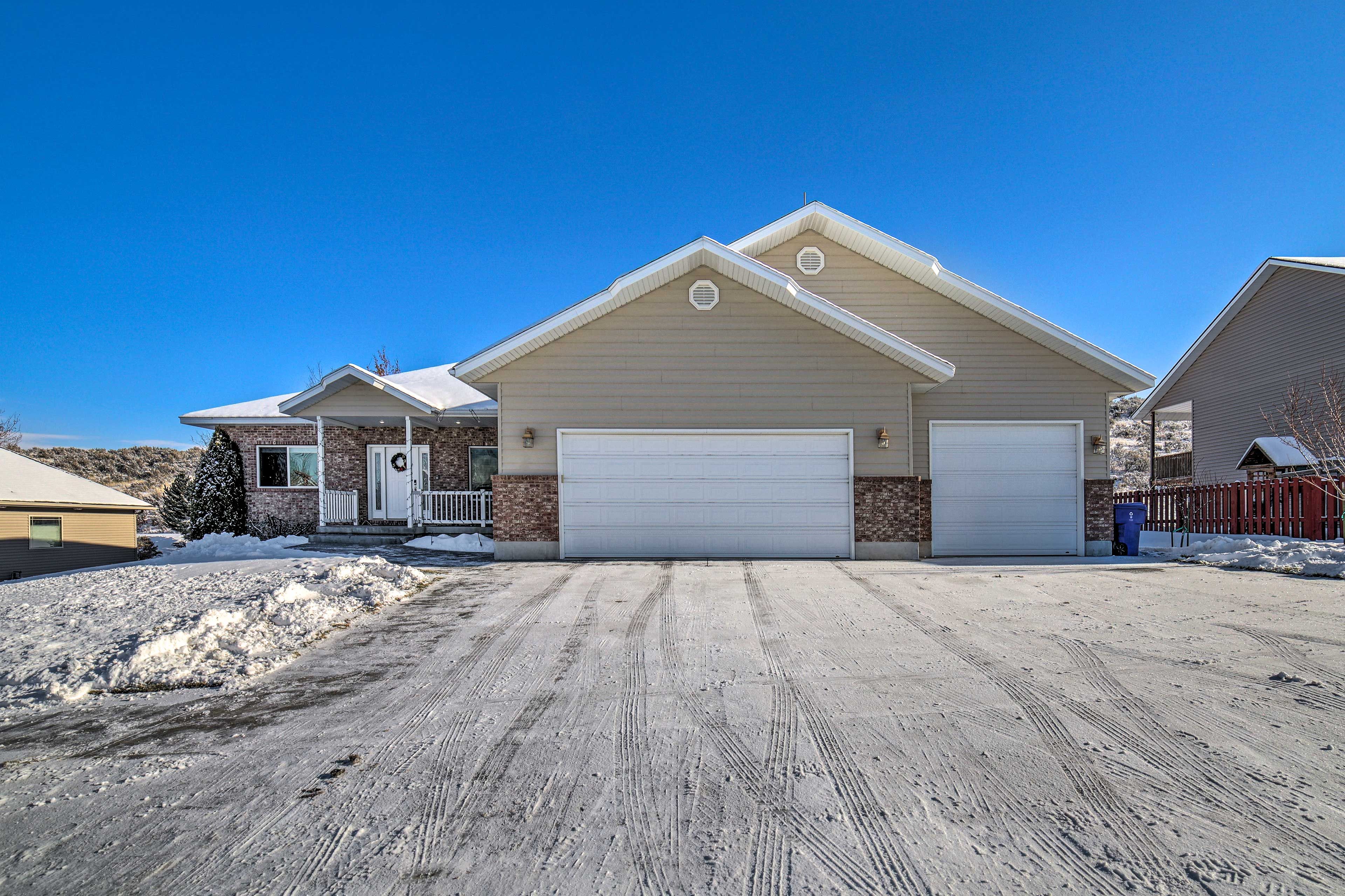 Exterior | Parking | Heated Garage (3 Vehicles) | Driveway (6 Vehicles)