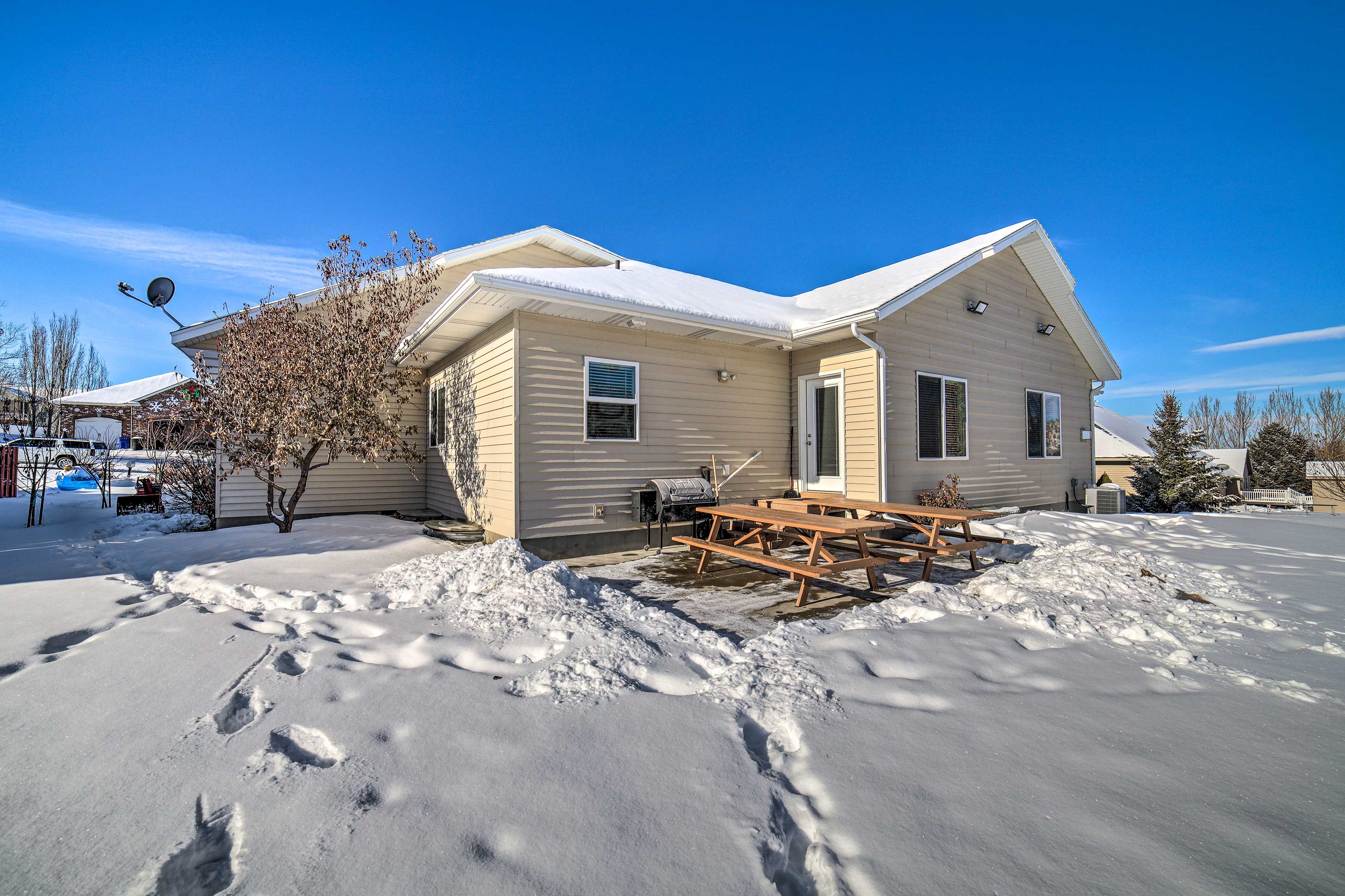Backyard | Patio | Smoker | Picnic Tables | Yard Games