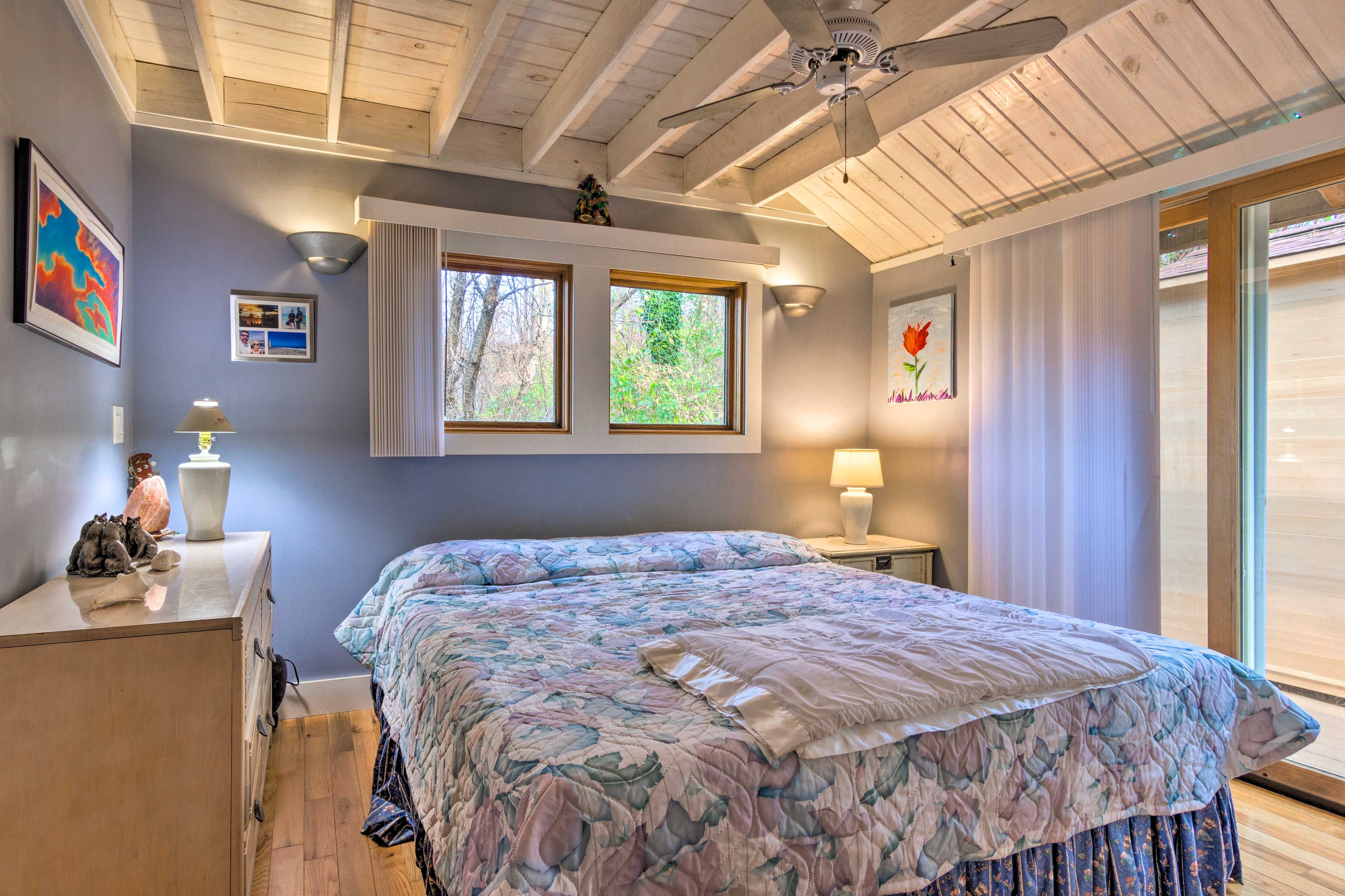 Bedroom Suite | King Bed