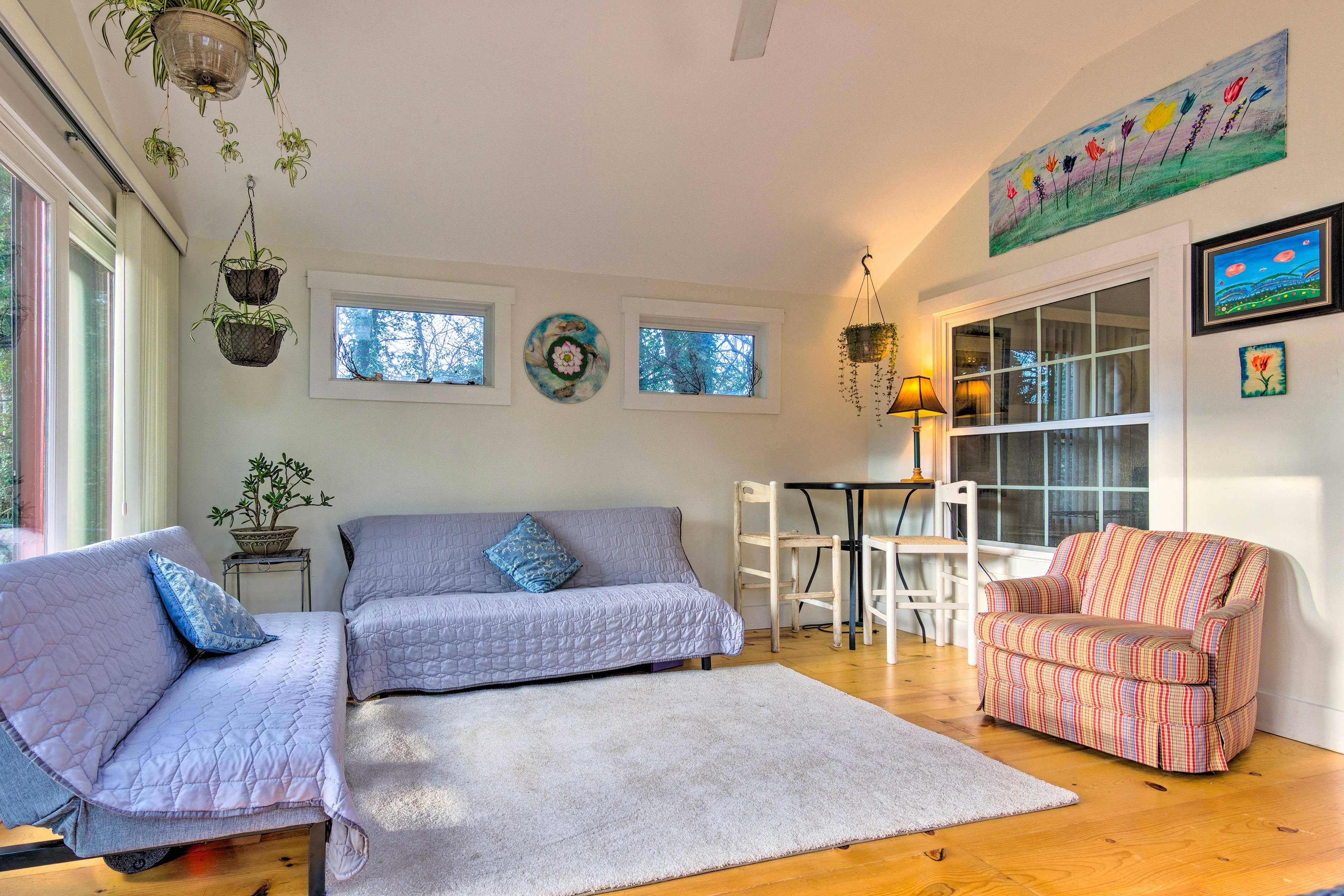 Sunroom | 2 Futons