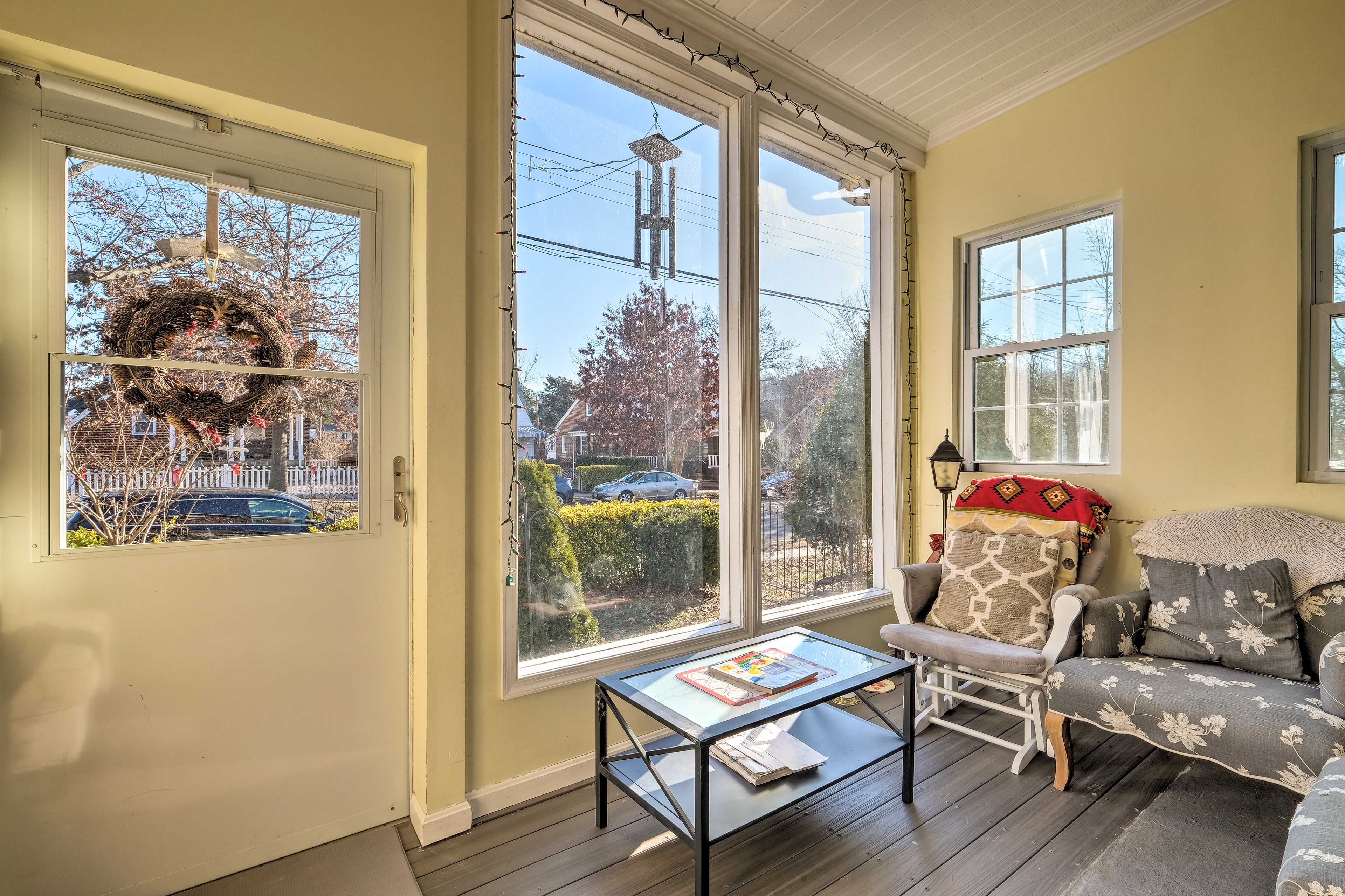 Sunroom | Free WiFi