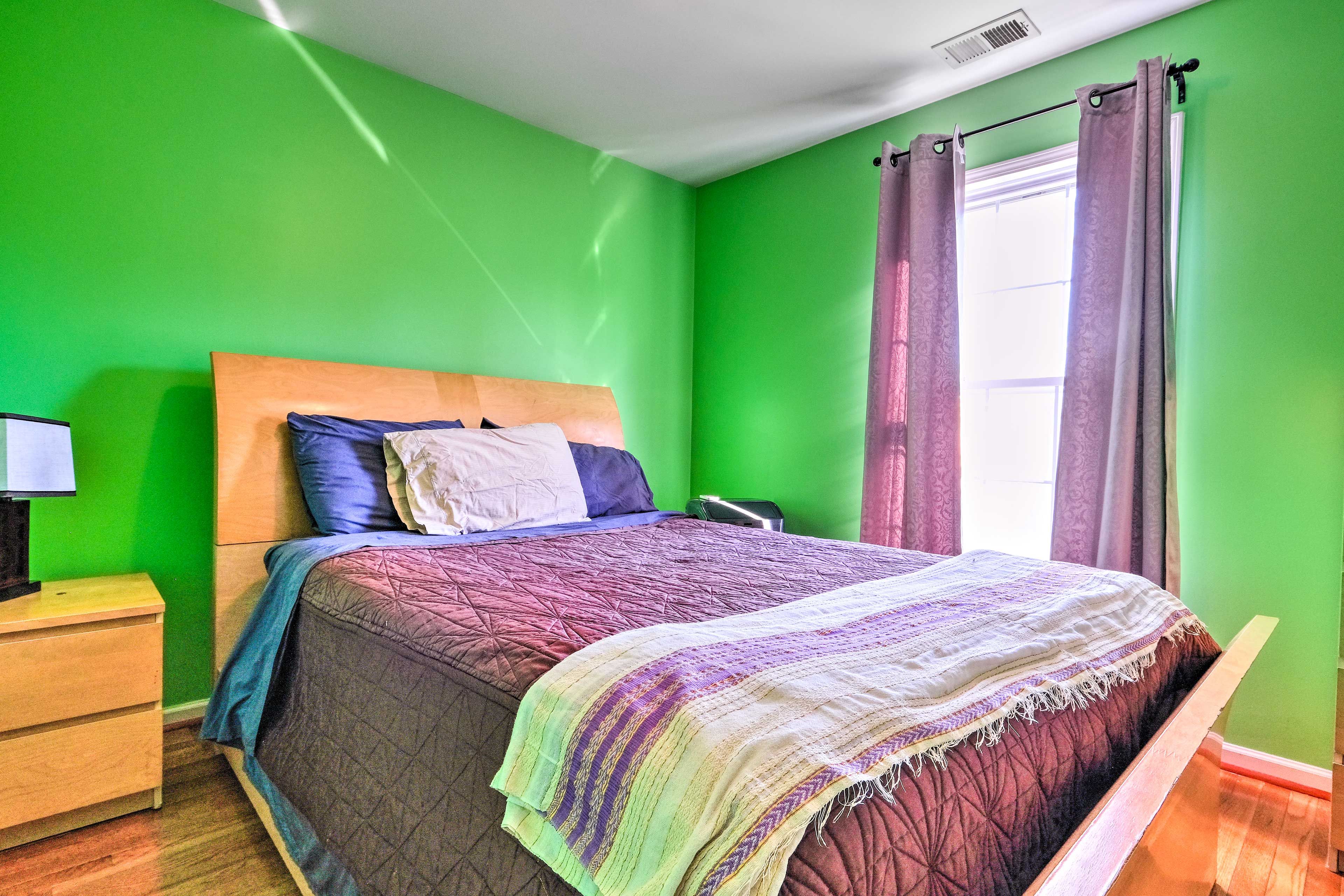 Bedroom 2 | 2nd Floor | Queen Bed