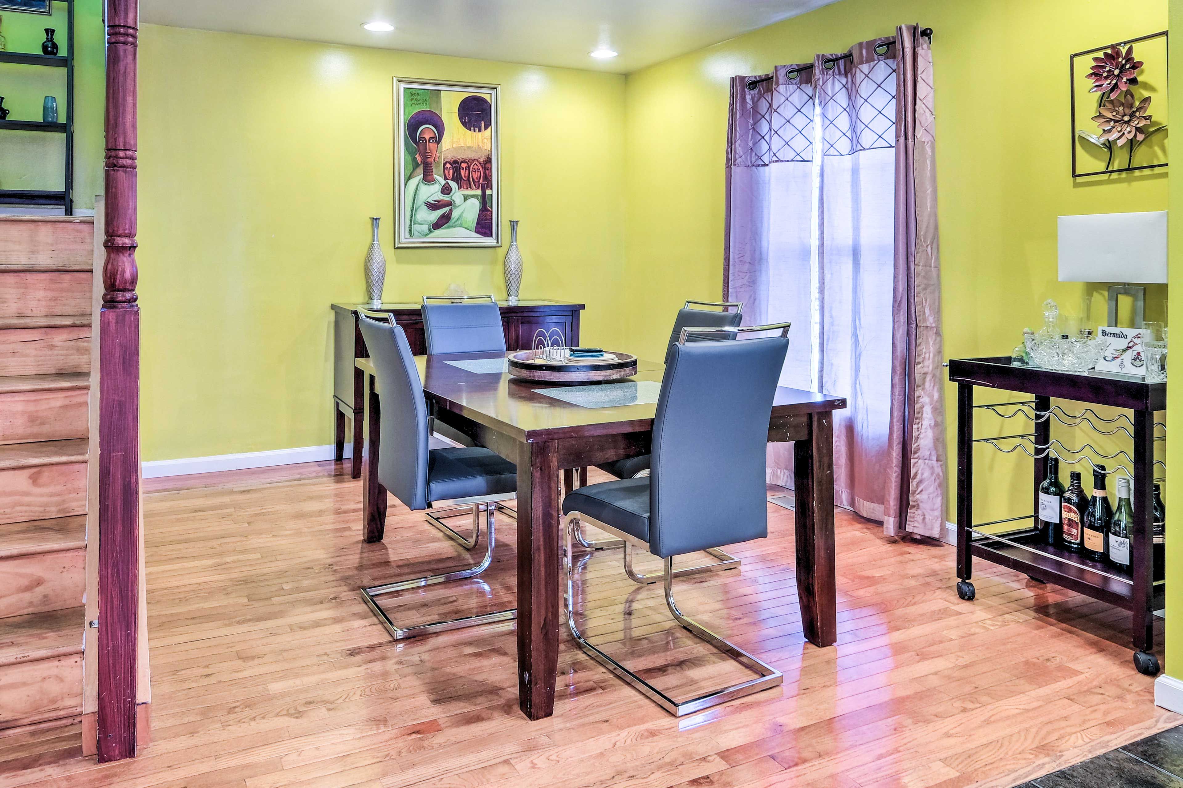 Dining Area | Dishware Provided
