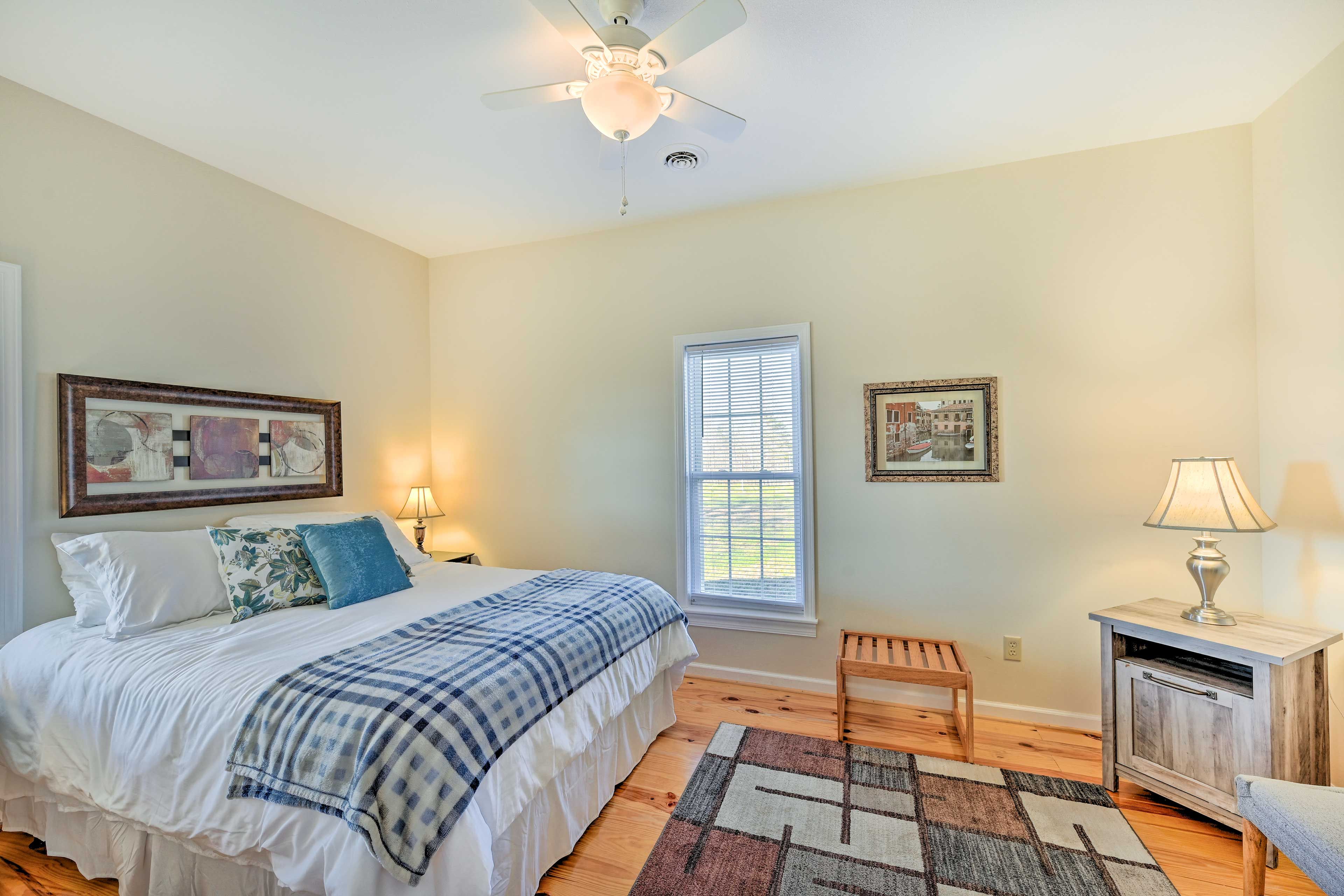 Bedroom 1 | Queen Bed | Linens Provided