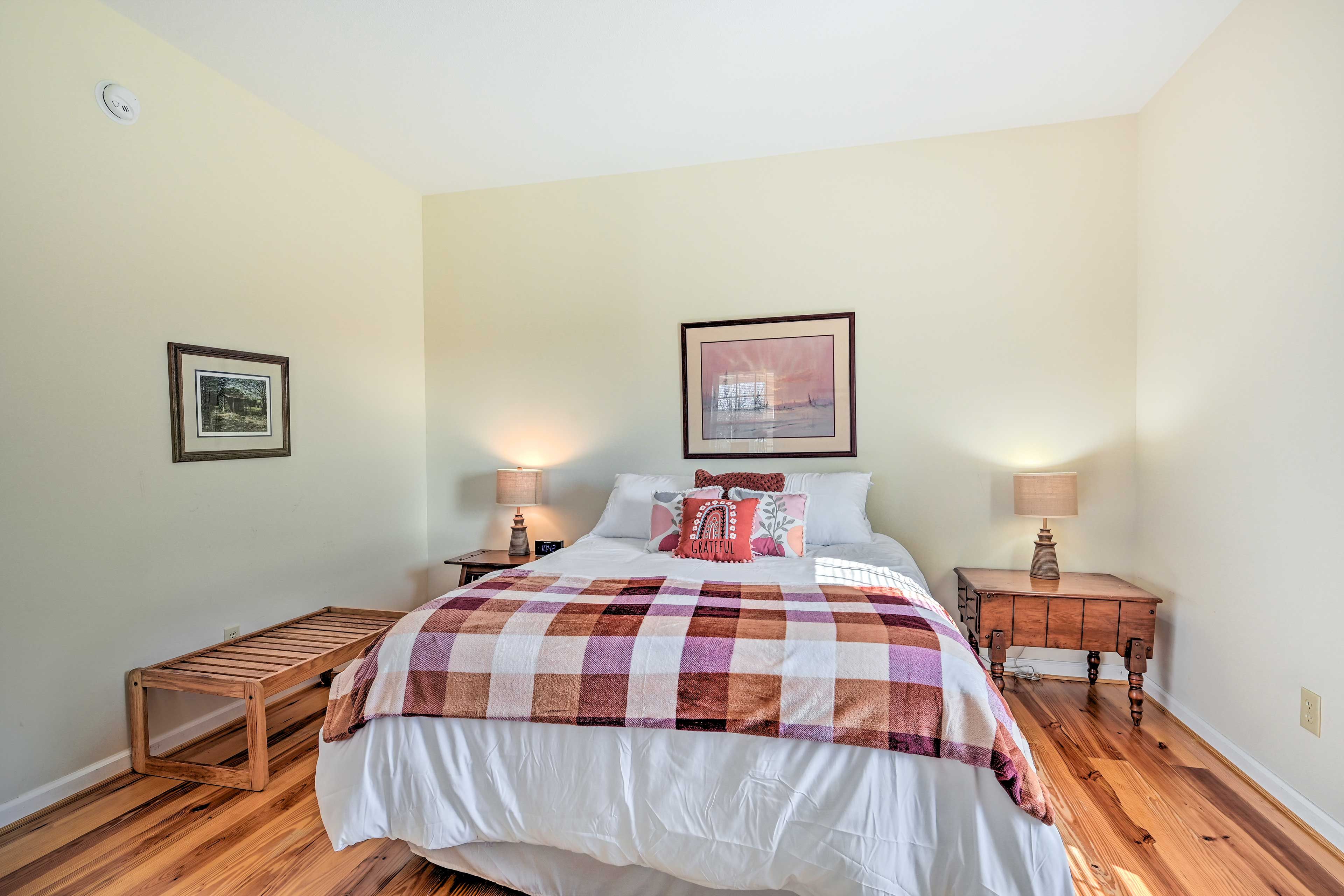 Bedroom 2 | Queen Bed