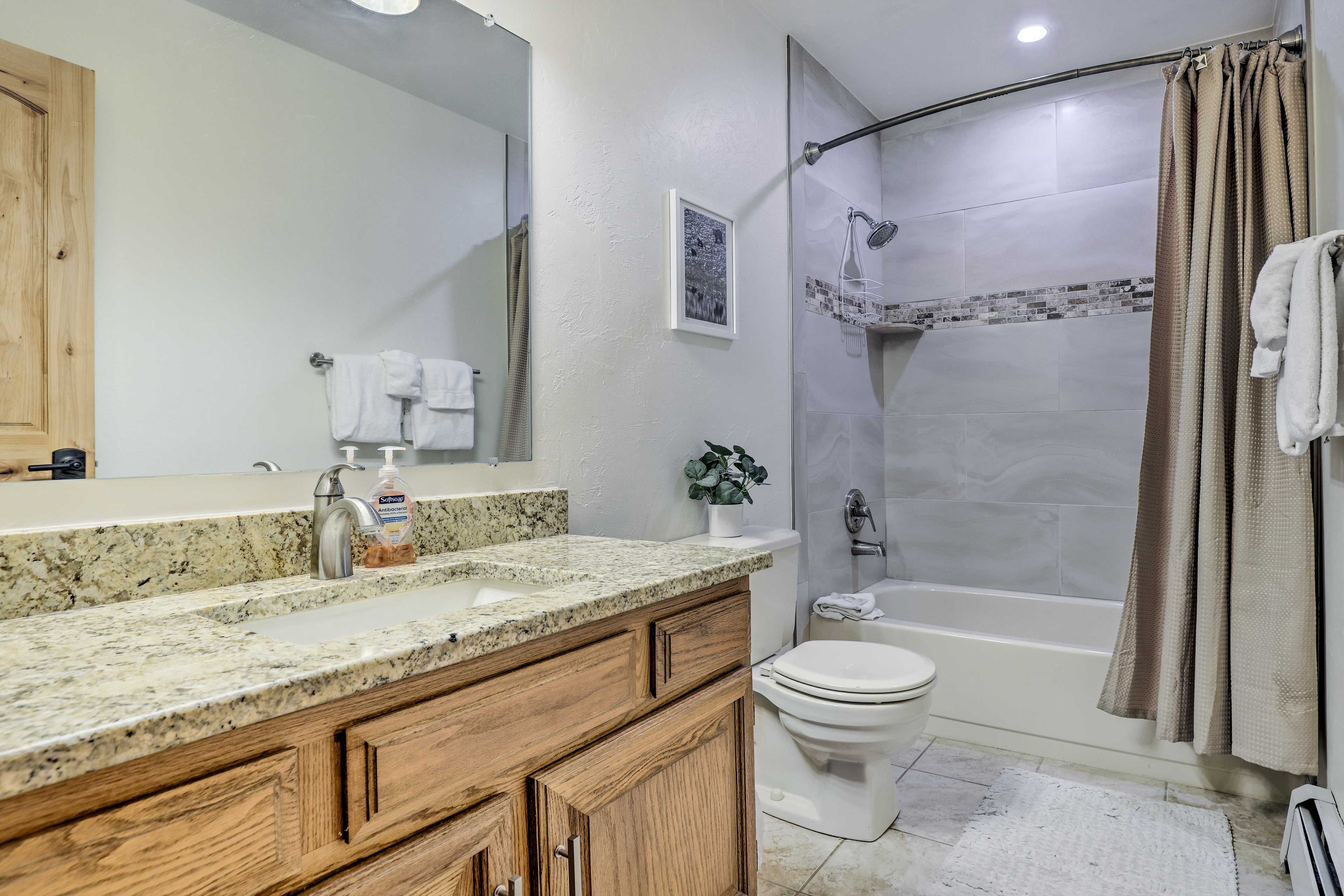 En-Suite Bathroom | 1st Floor
