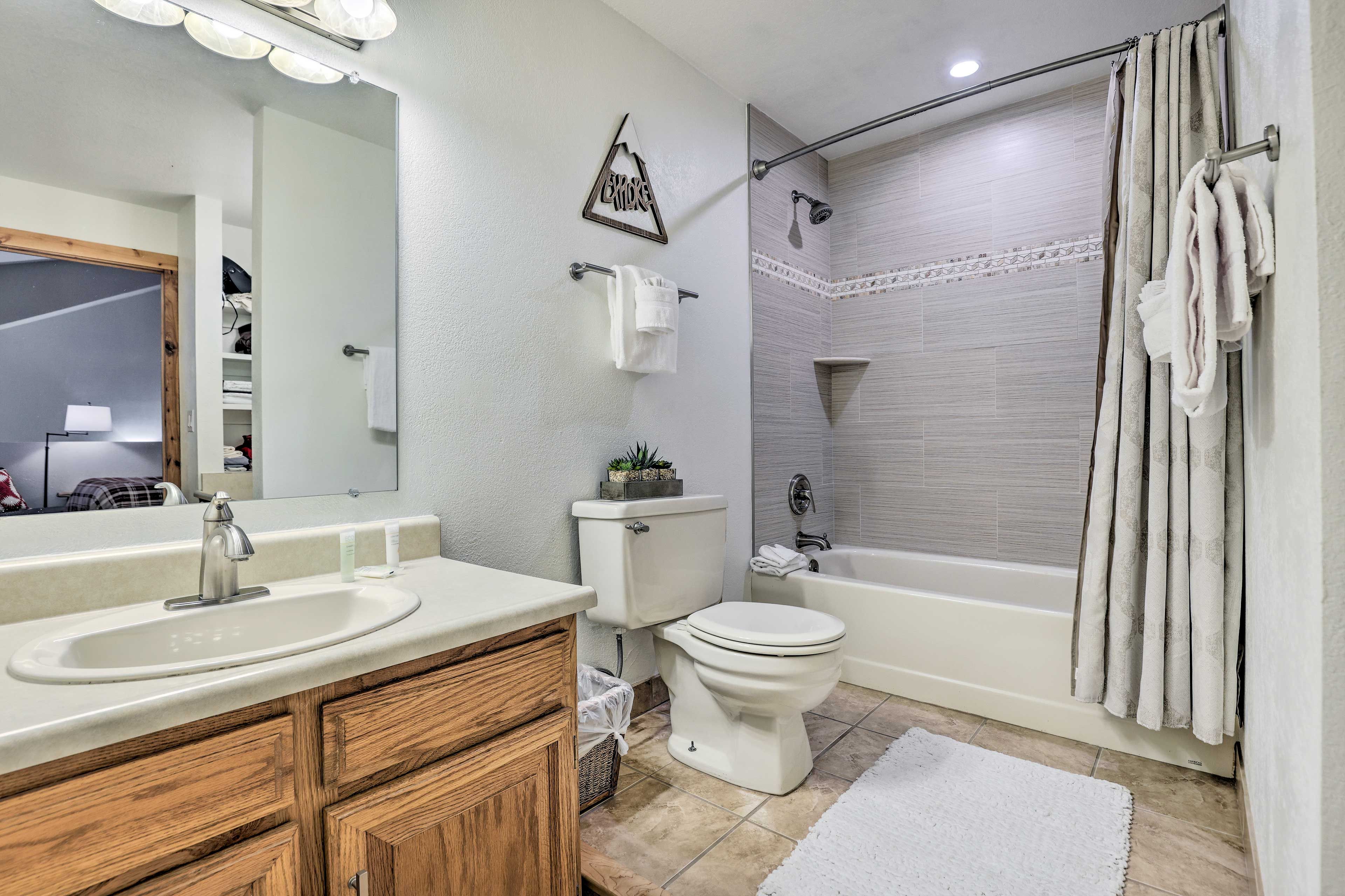 Full Bathroom | 2nd Floor