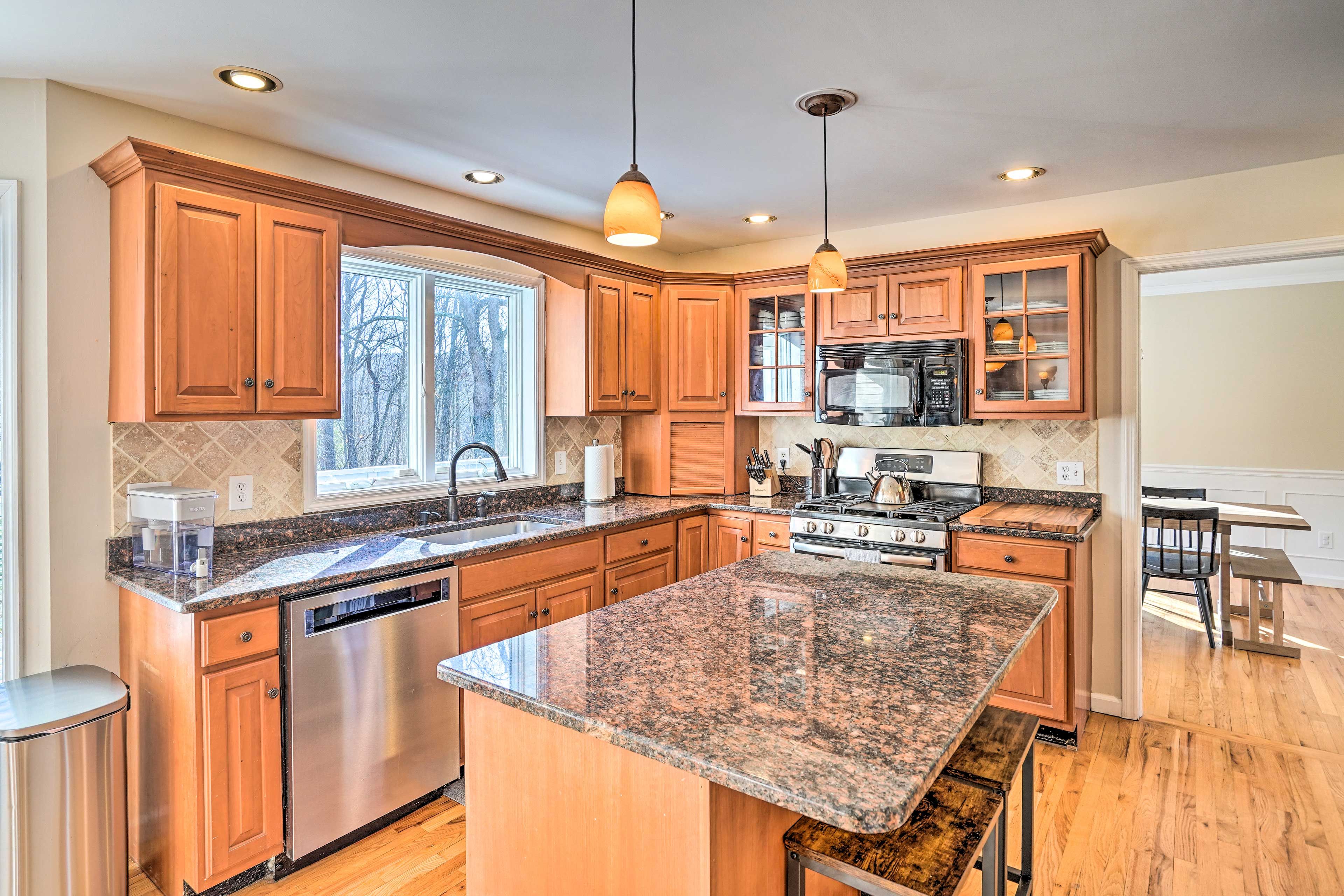 Kitchen | Dishwasher | Gas Range | Microwave | Fridge | Island Seating