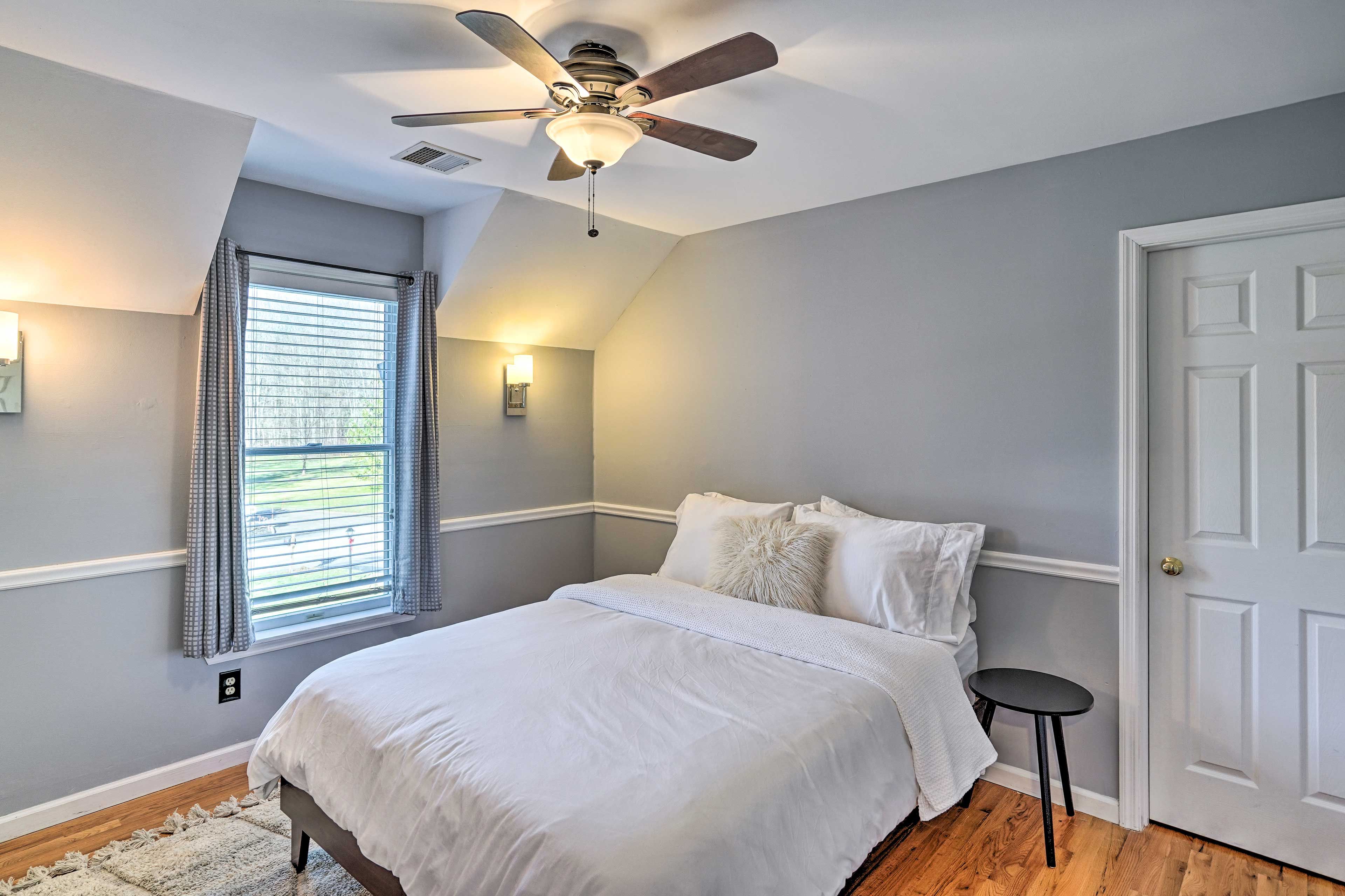 Bedroom 3 | Queen Bed