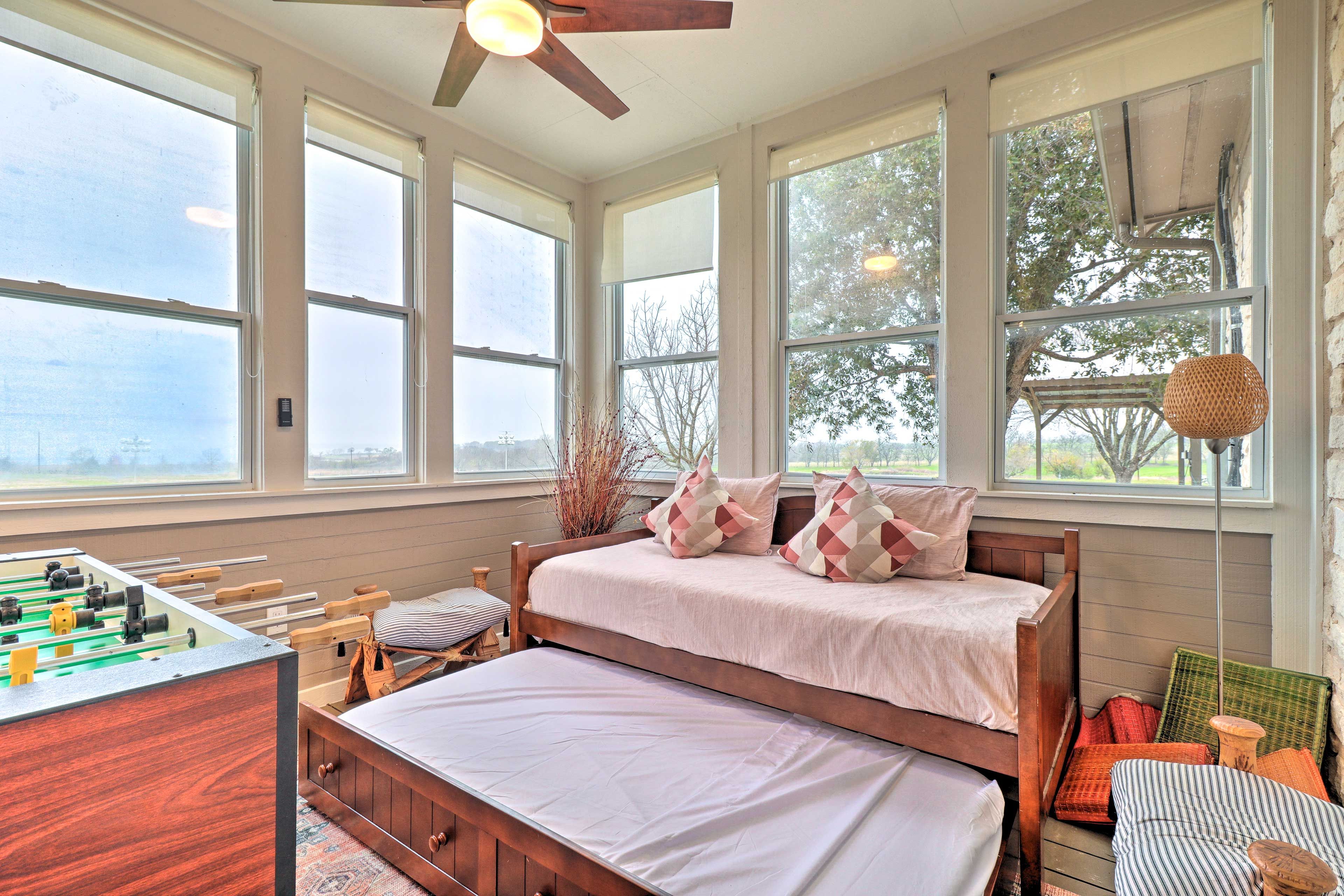 Sunroom | Twin Bed w/ Twin Trundle | 1st Floor