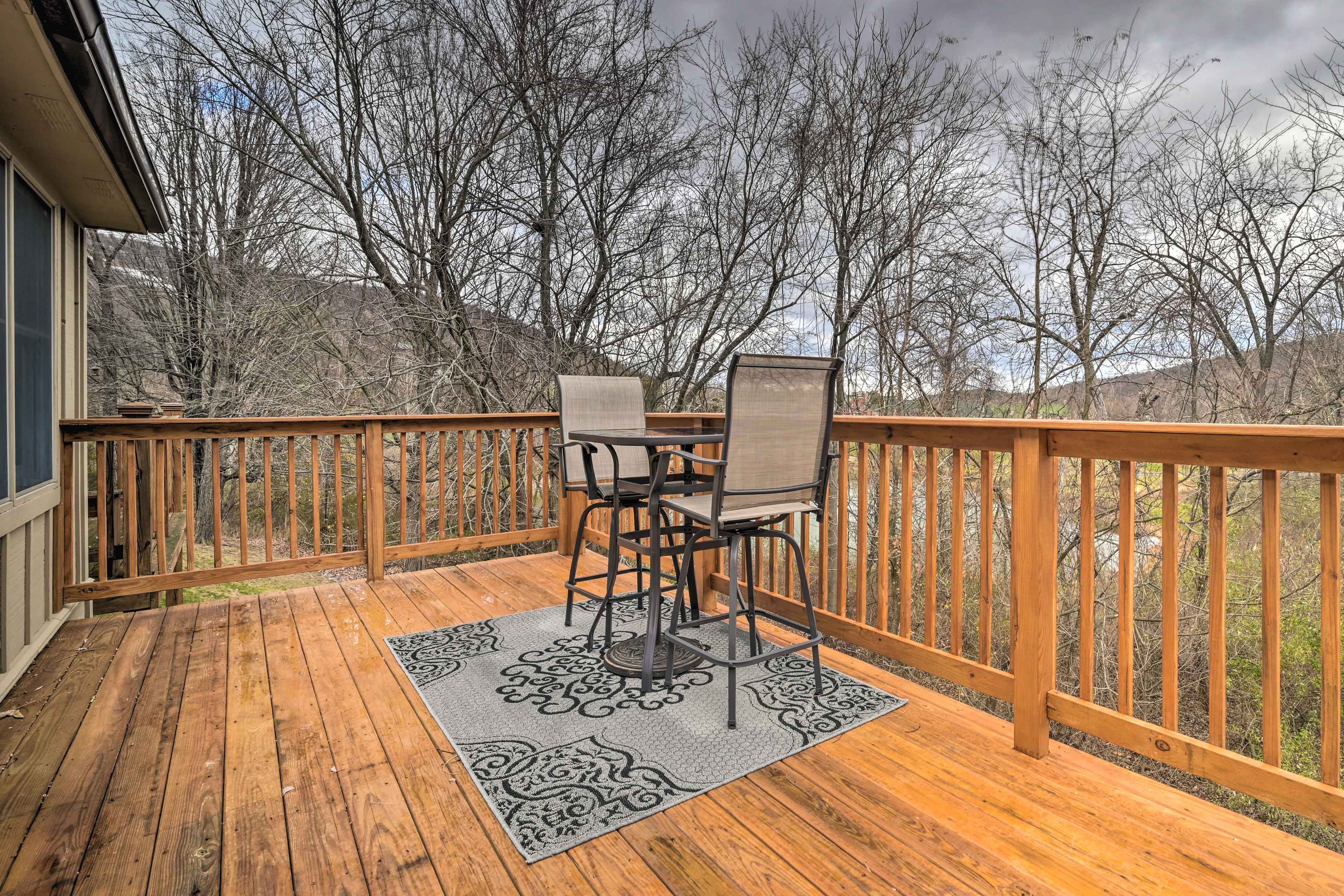 Private Deck | Keyless Entry