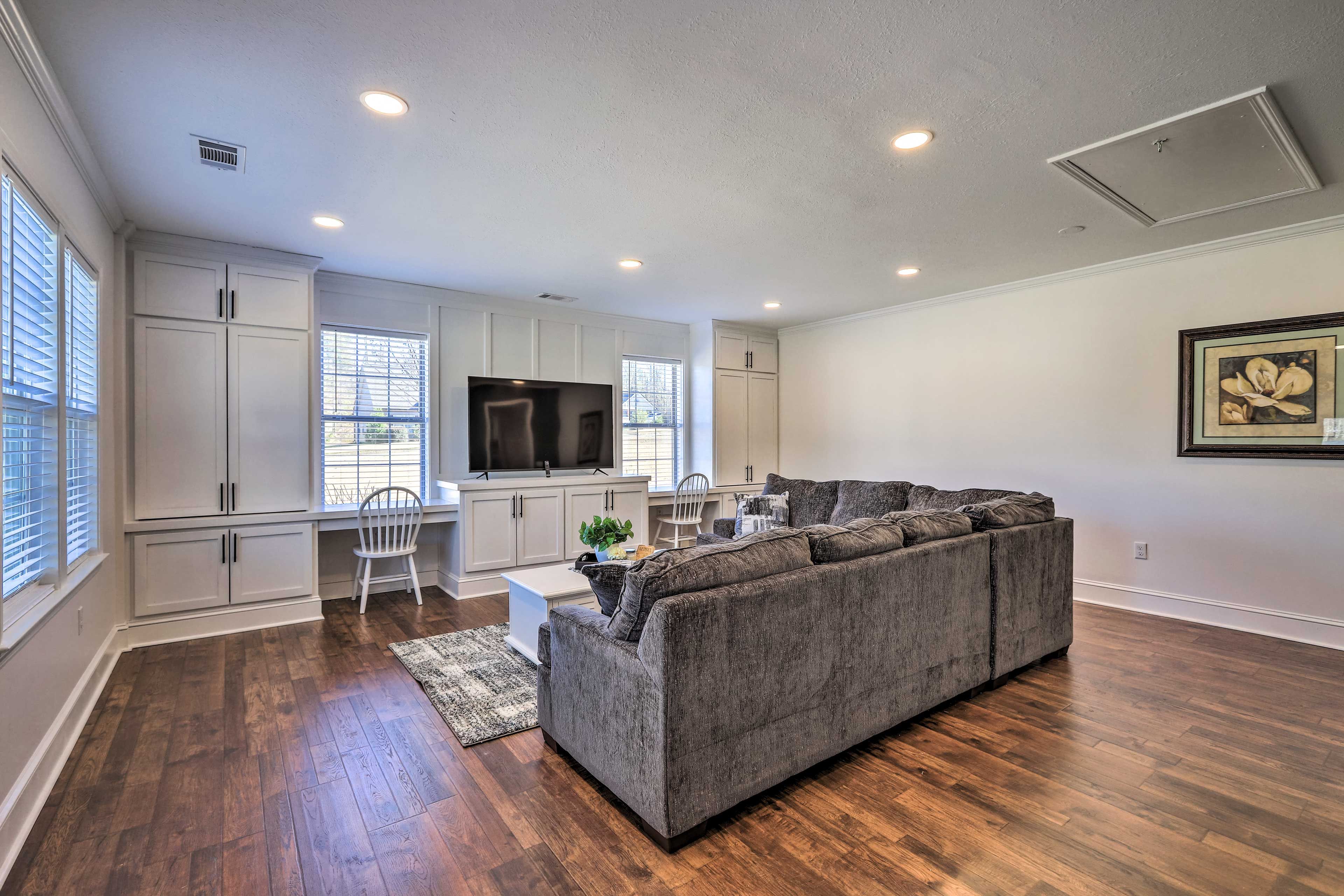 Additional Living Area | Smart TV | Laptop-Friendly Workspace
