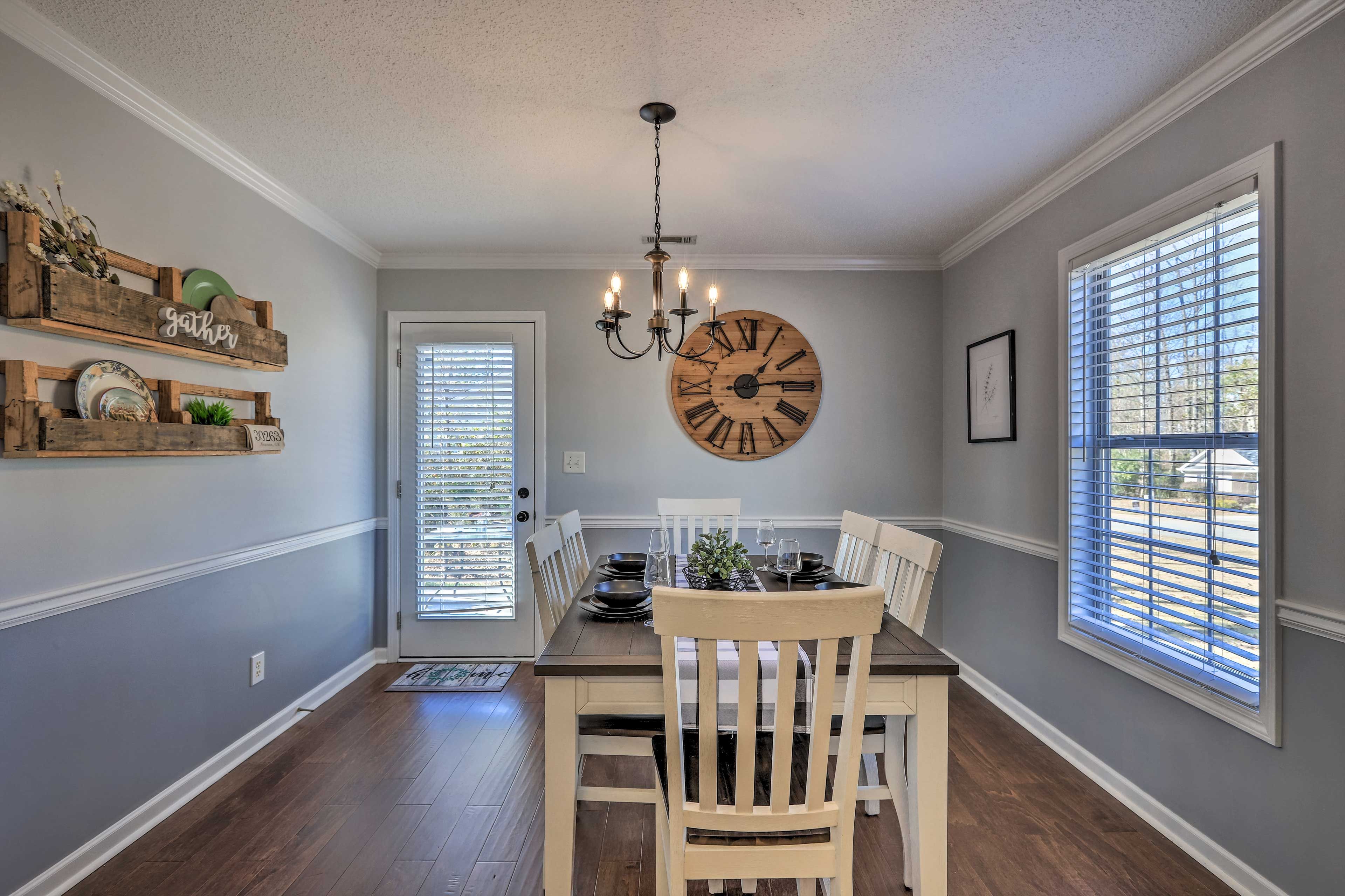 Dining Area | Dining Table | Dishware/Flatware