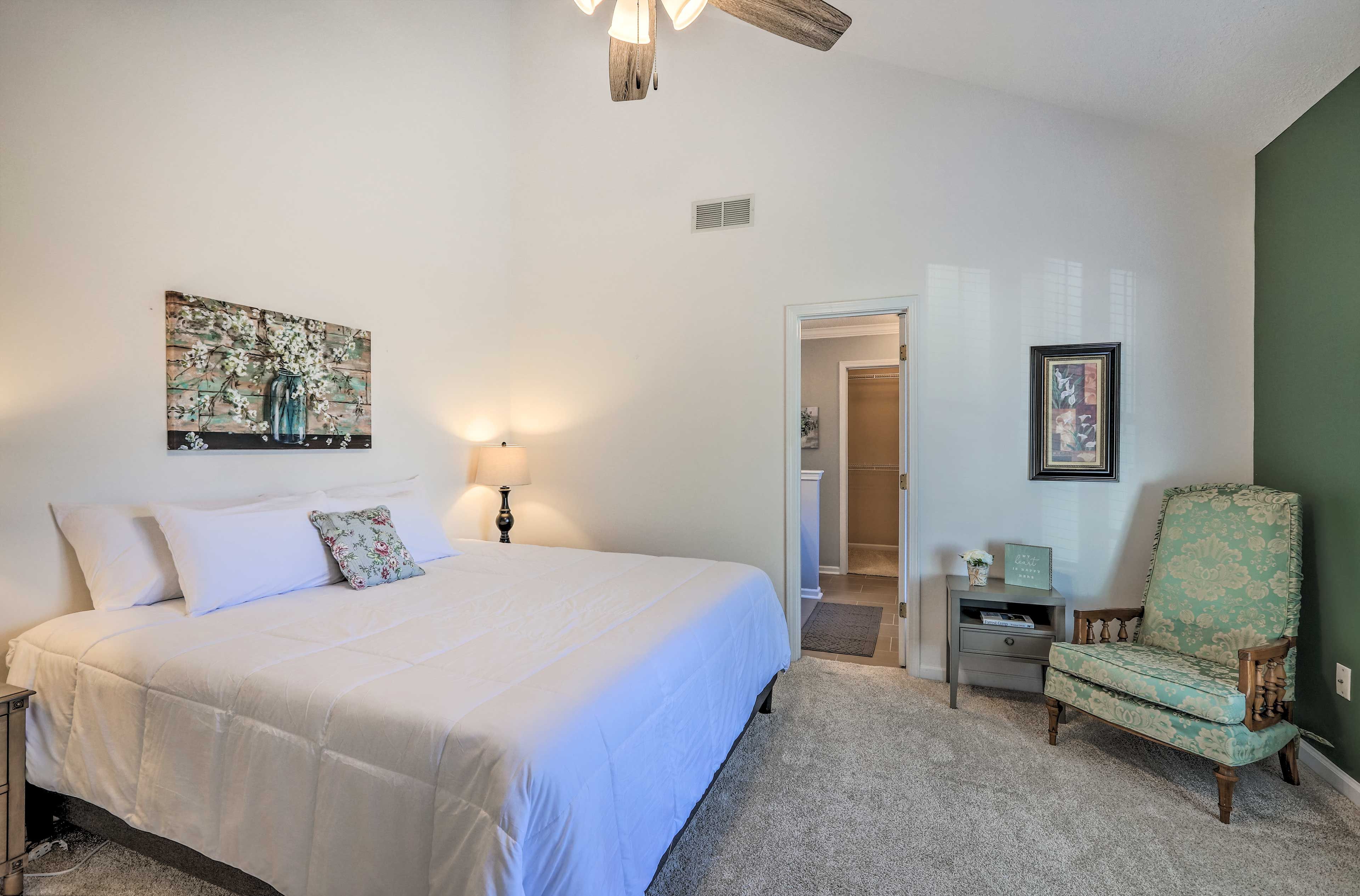 Bedroom 1 | King Bed | Smart TV | Seating | En-Suite Bathroom