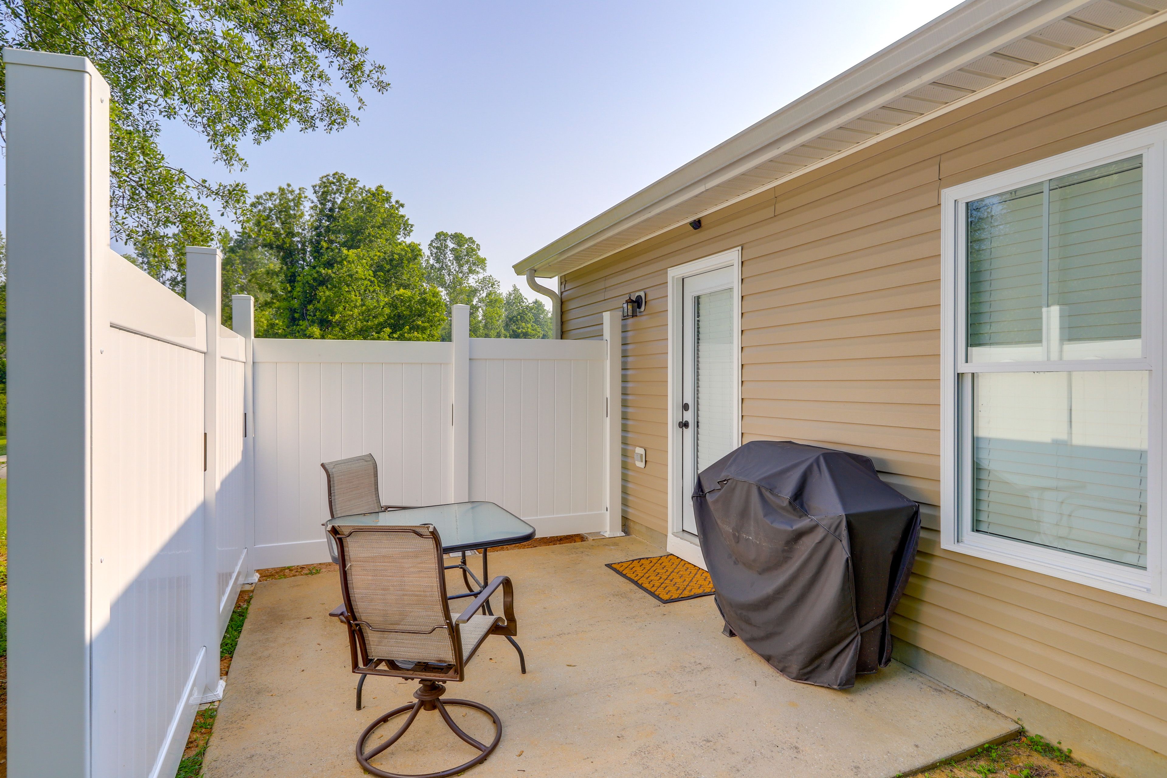 Patio | Gas Grill | Outdoor Seating & Dining | Free WiFi