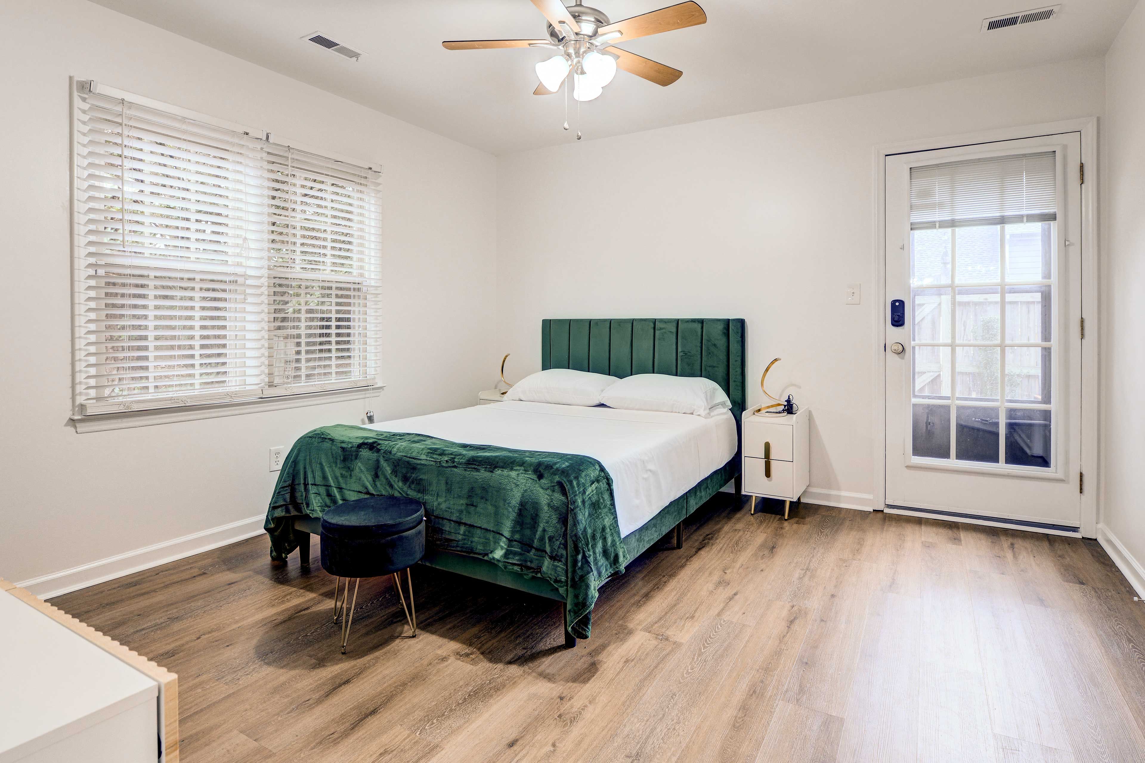 Bedroom 2 | Queen Bed