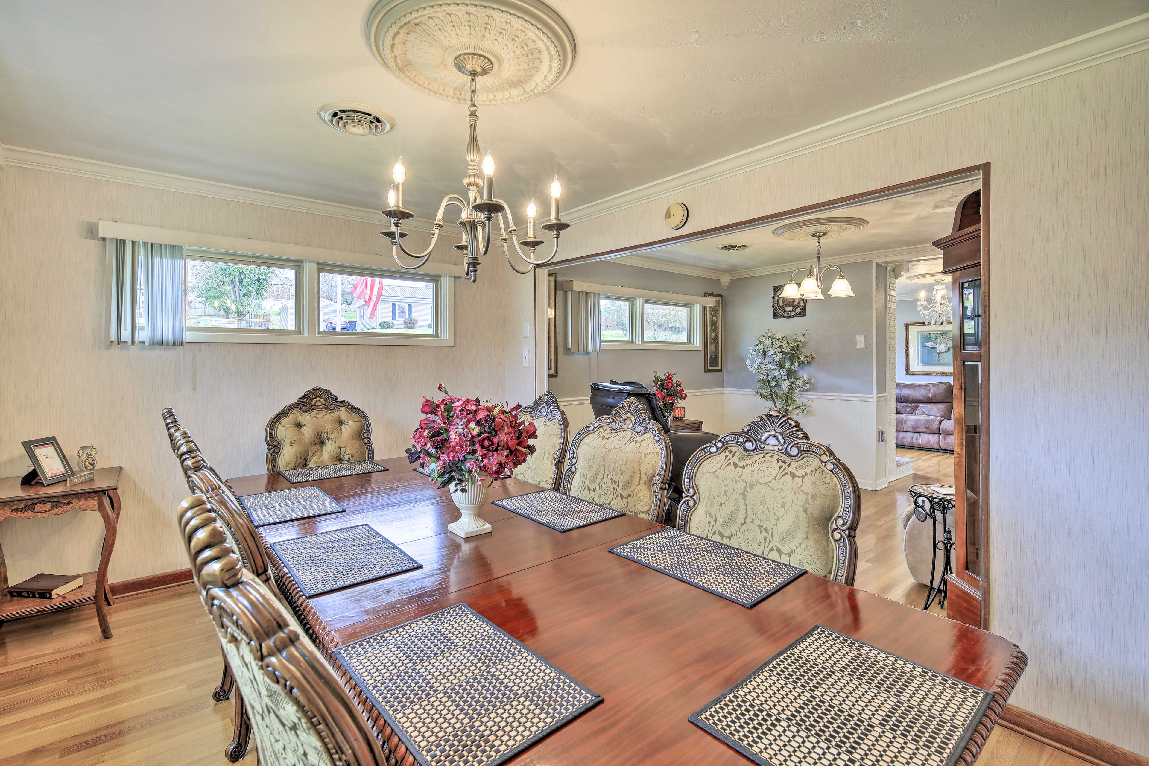 Dining Room | Central Air Conditioning & Heating | Full Kitchen