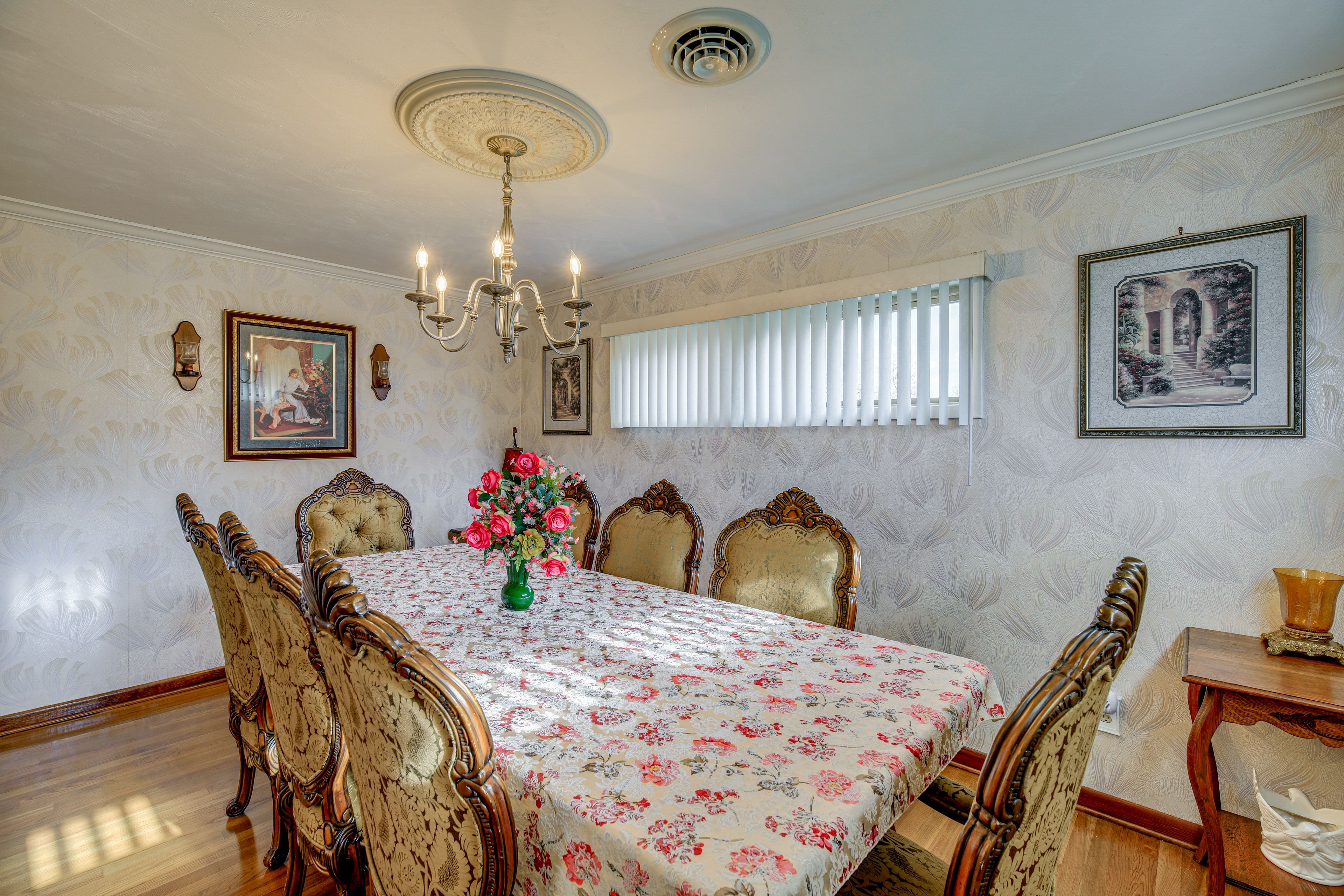 Dining Room | Dishes & Flatware Provided