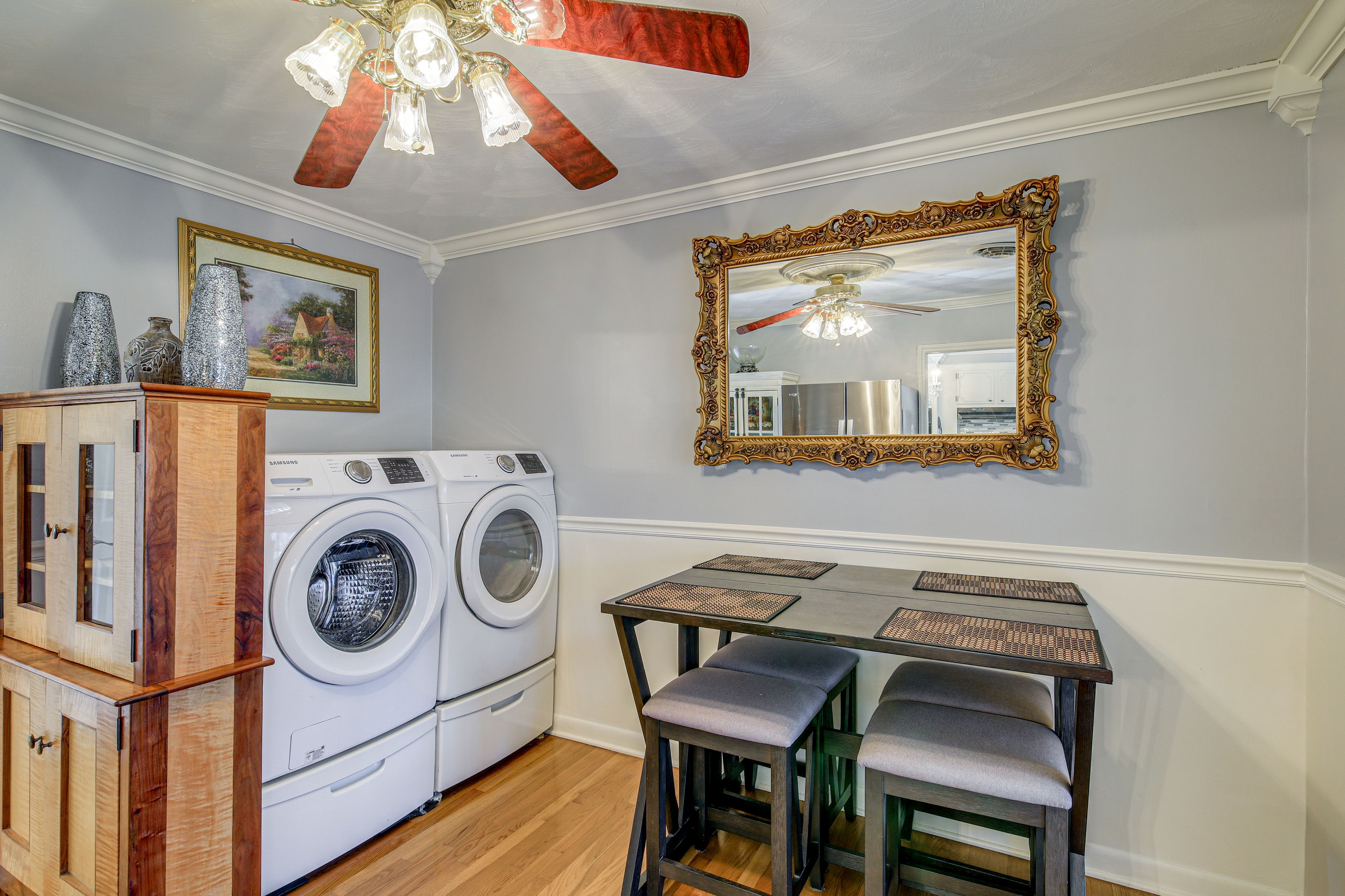 Dining Nook | Washer & Dryer