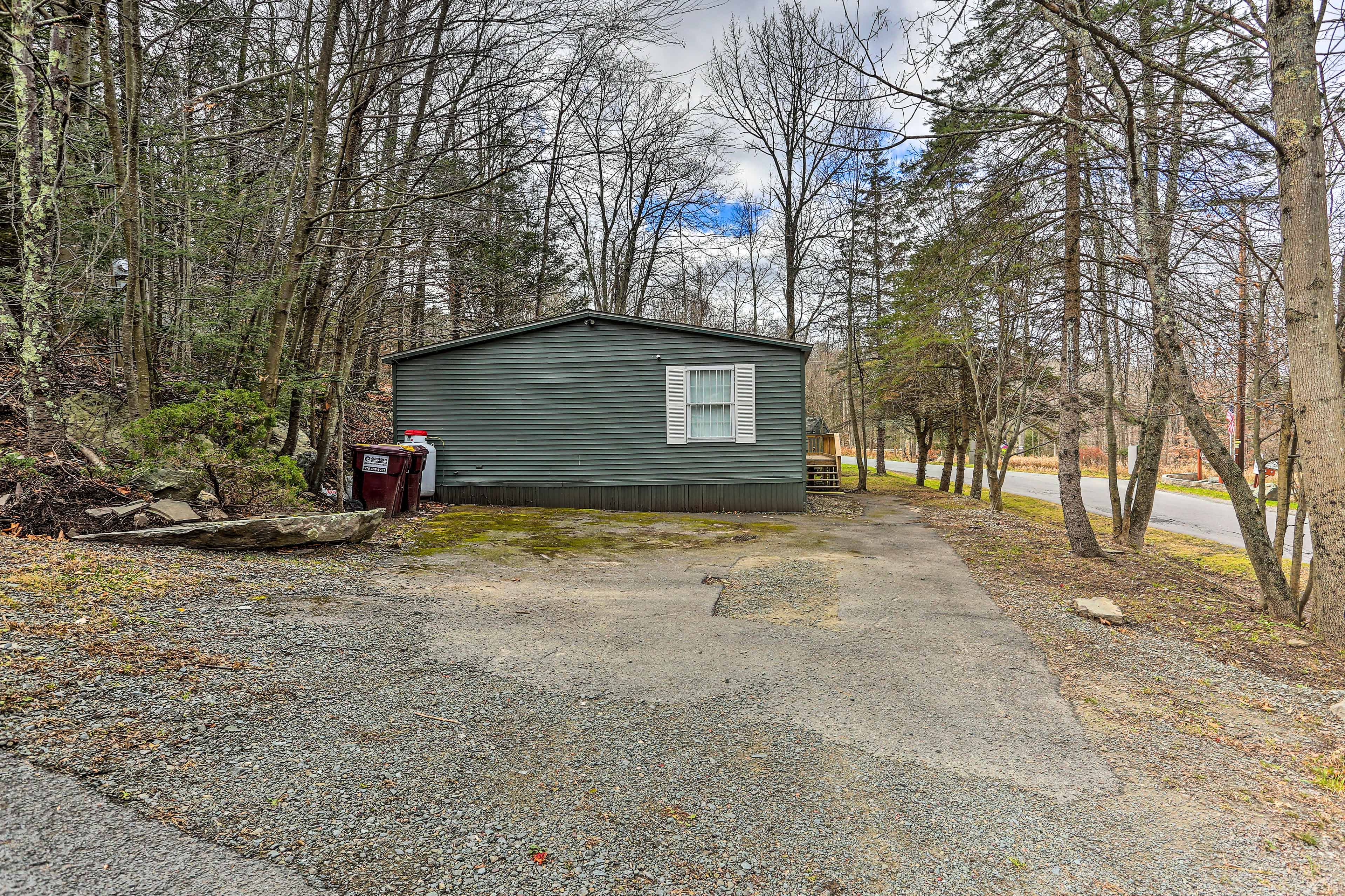 Parking | Driveway (4 Vehicles) | RV/Trailer Parking Allowed