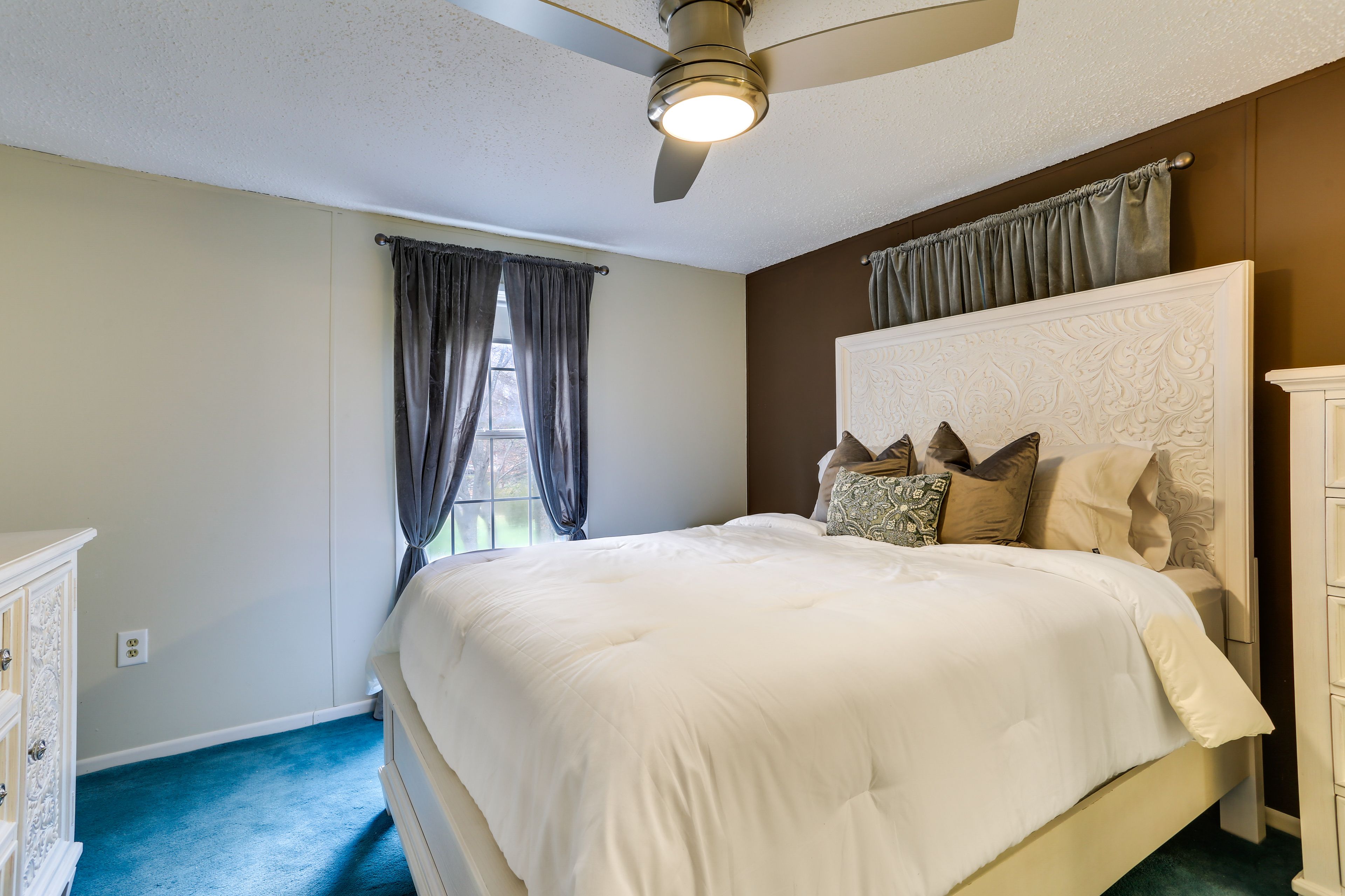 Bedroom 1 | Queen Bed | Linens & Towels | Full En-Suite Bathroom