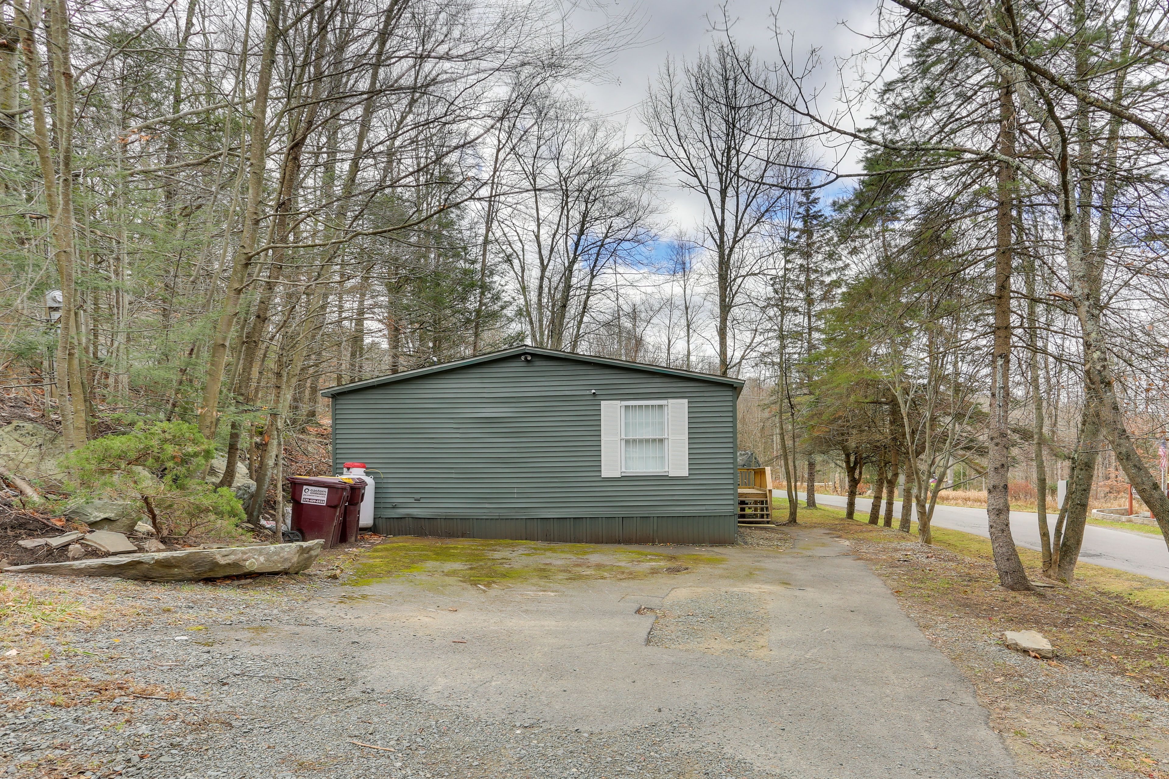 Parking | Driveway (4 Vehicles) | RV/Trailer Parking Allowed