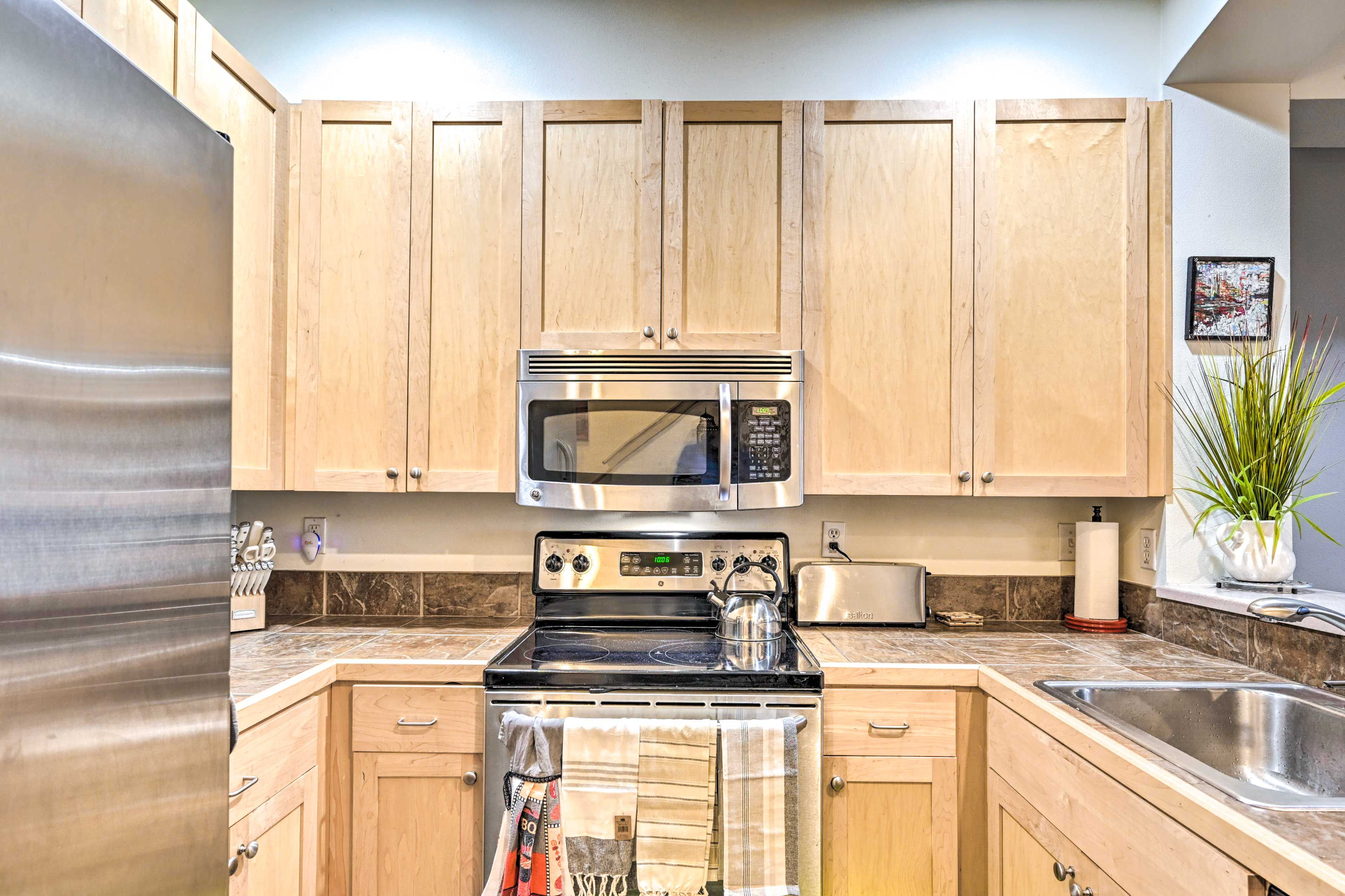 Kitchen | Coffee Maker | Hot Water Pot | Toaster | Crockpot