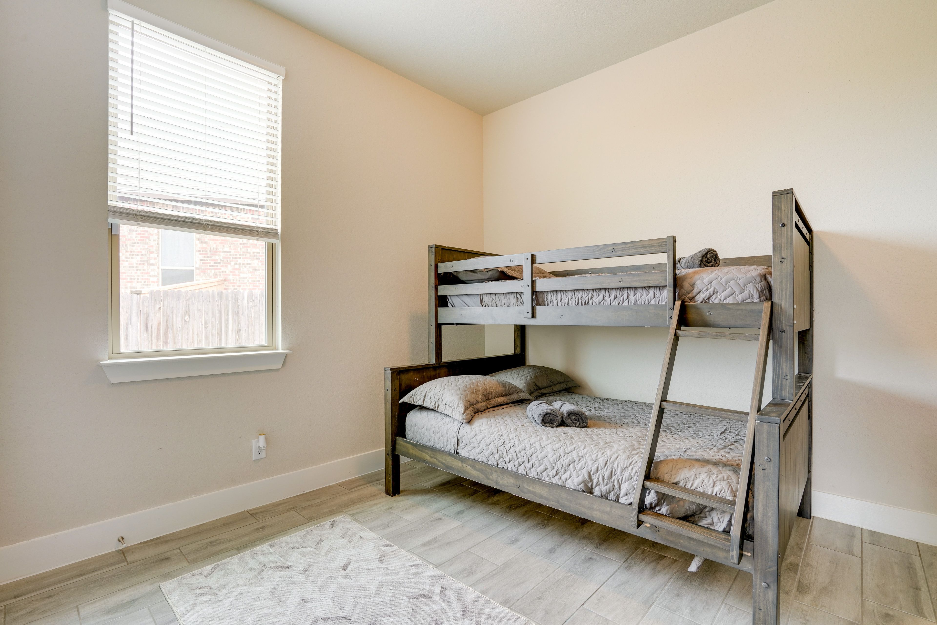Bedroom 3 | Twin/Full Bunk Bed