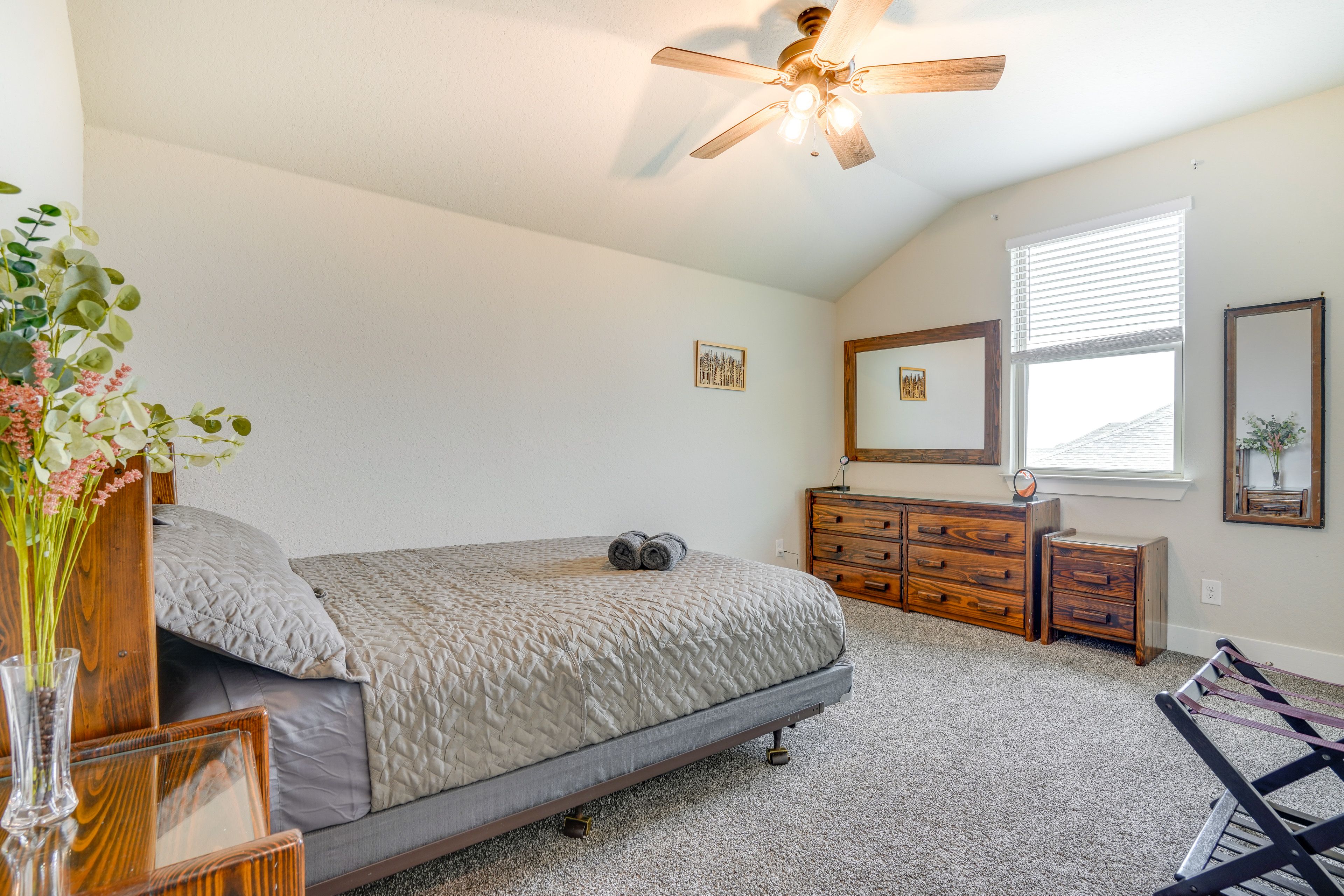 Bedroom 5 | Queen Bed