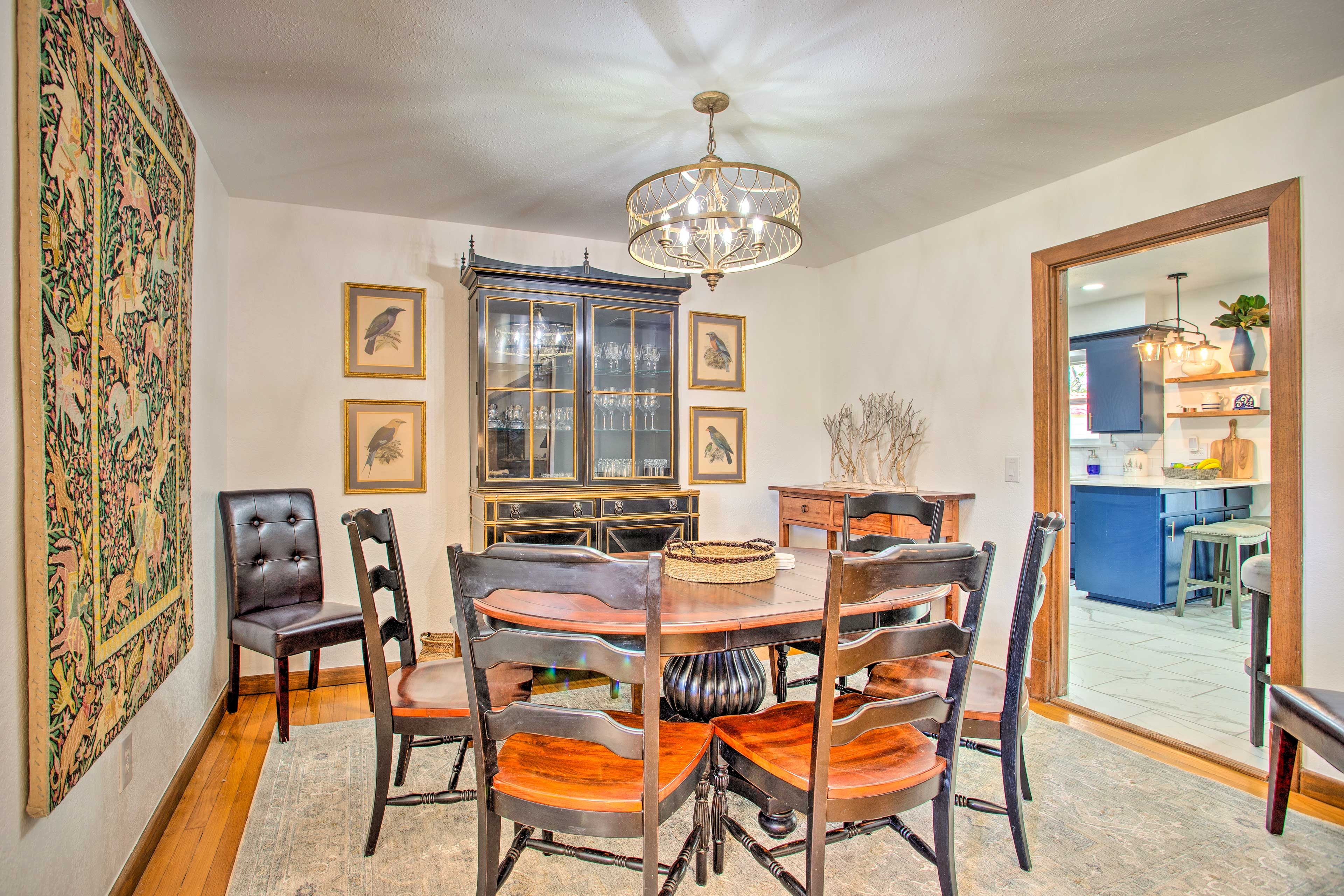 Dining Room | Dishware/Flatware Provided