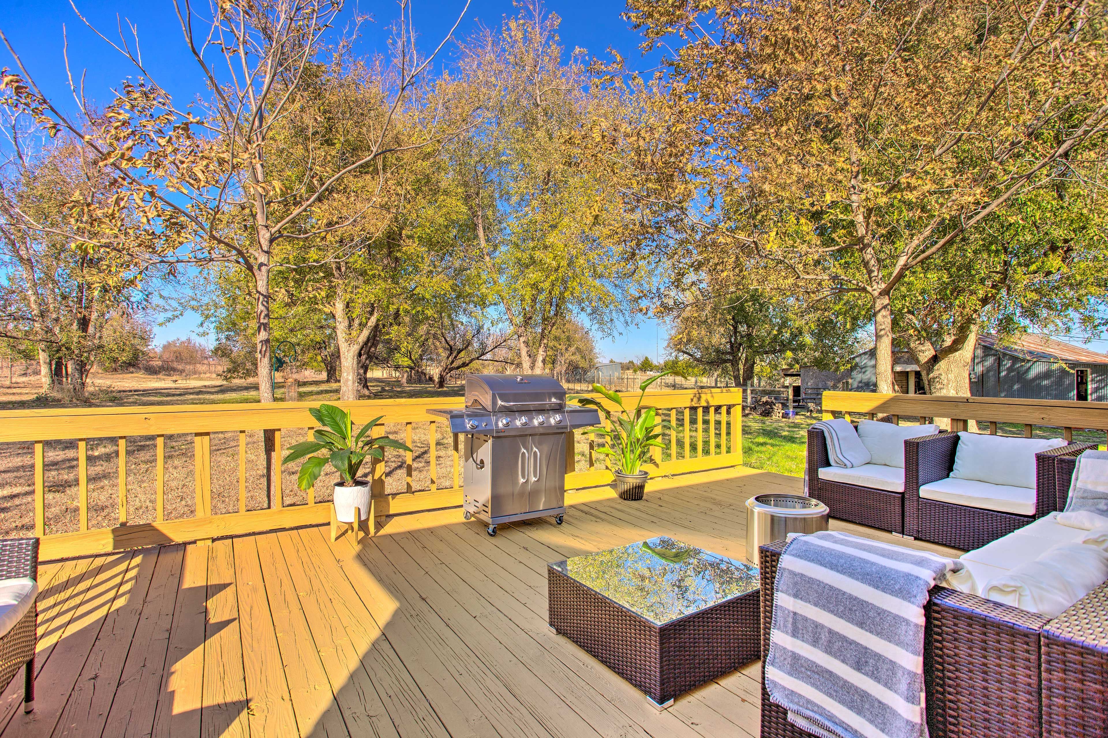 Furnished Deck | Fire Pit