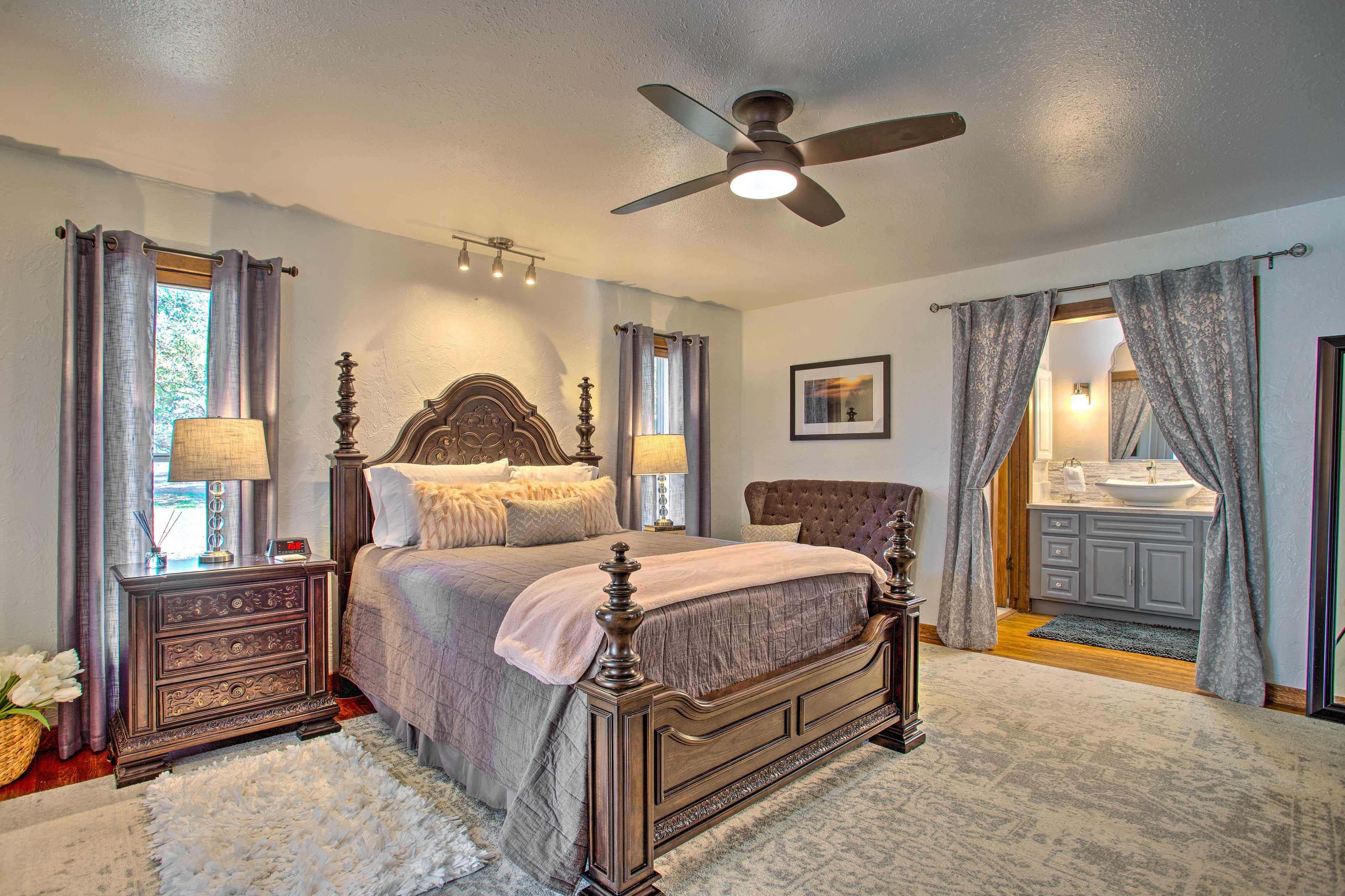 Bedroom 1 | Queen Bed | Linens Provided