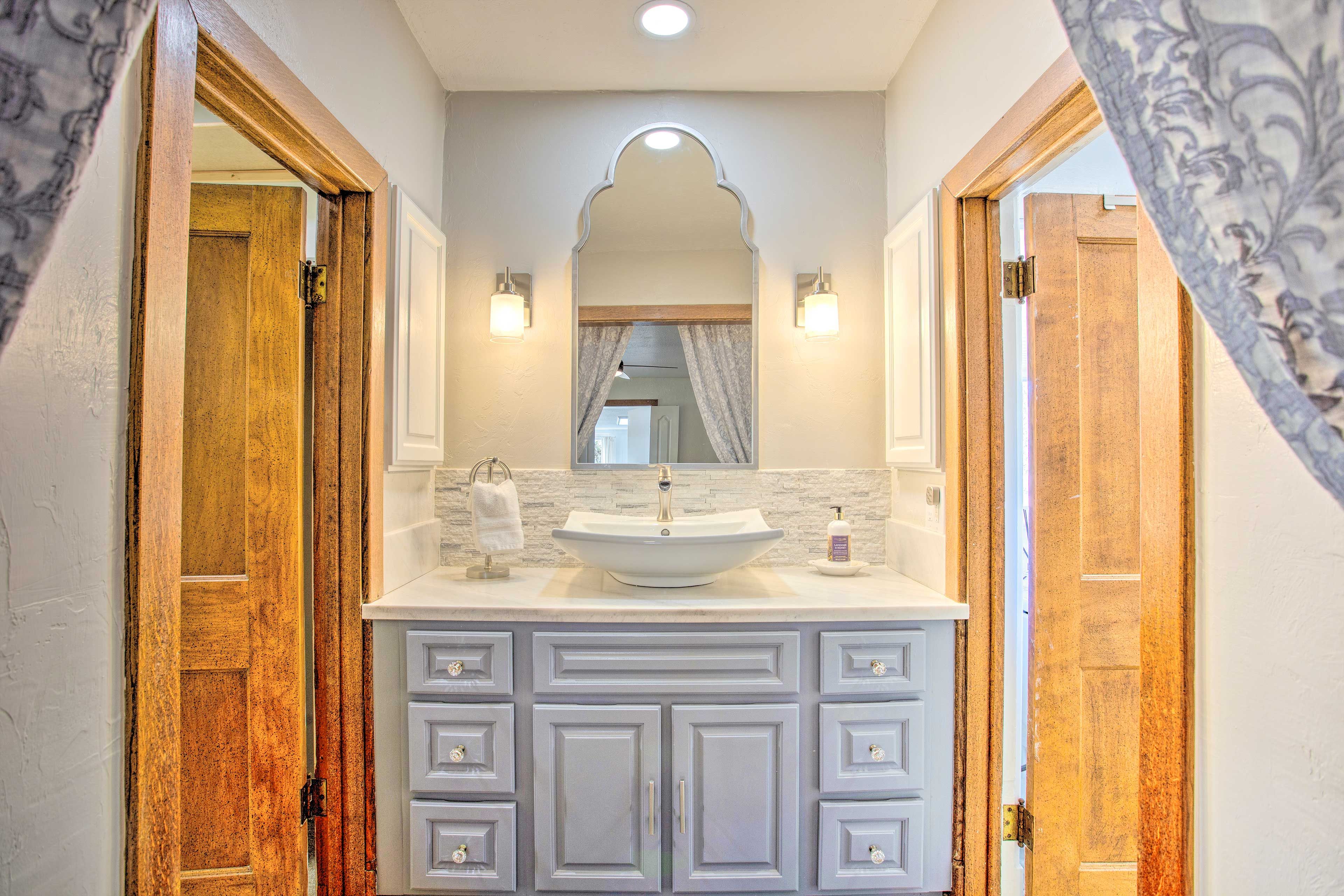 En-Suite Bathroom | Complimentary Toiletries
