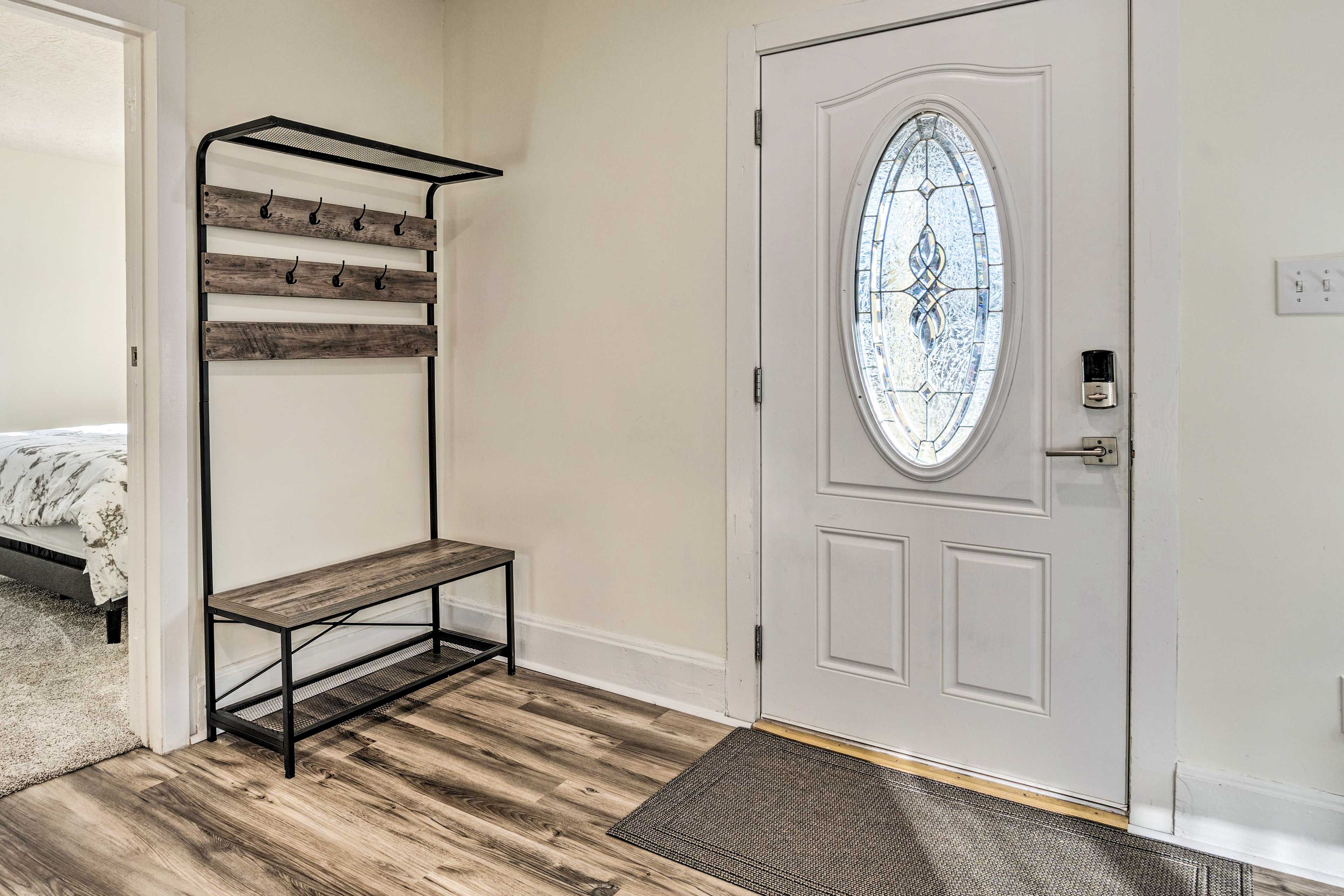 Living Room | Full Sleeper Sleeper | Main Floor | Central Air Conditioning