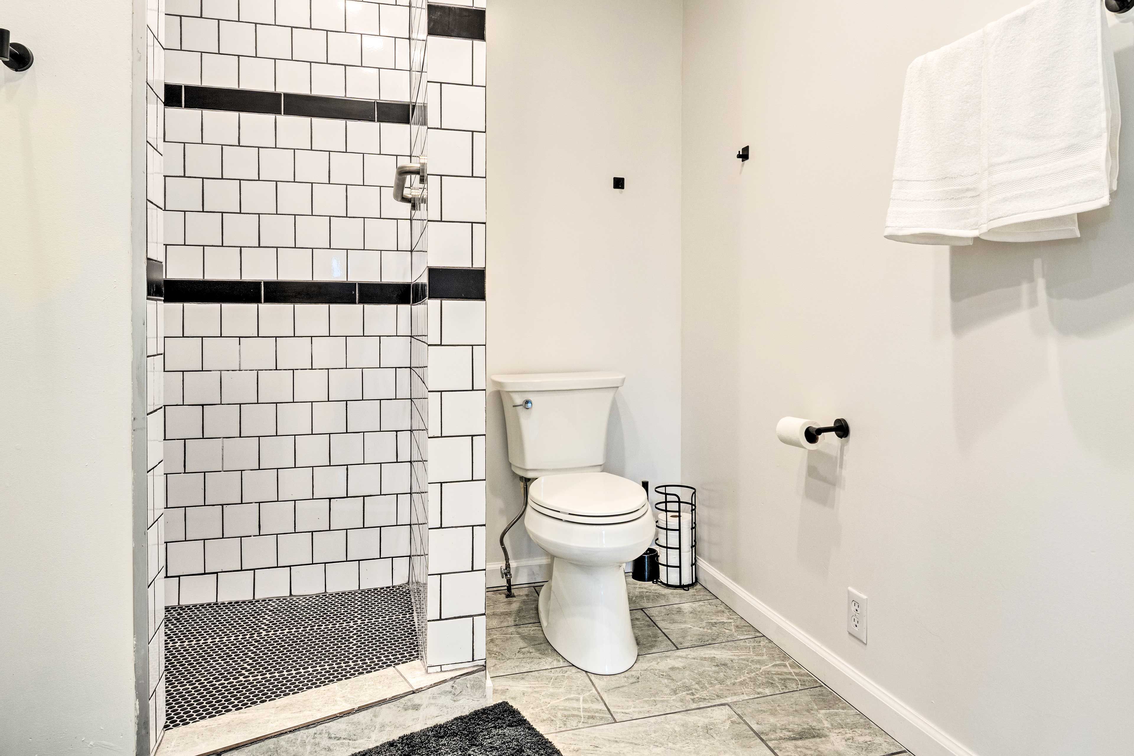 Full Bathroom | Complimentary Toiletries | In-Unit Laundry