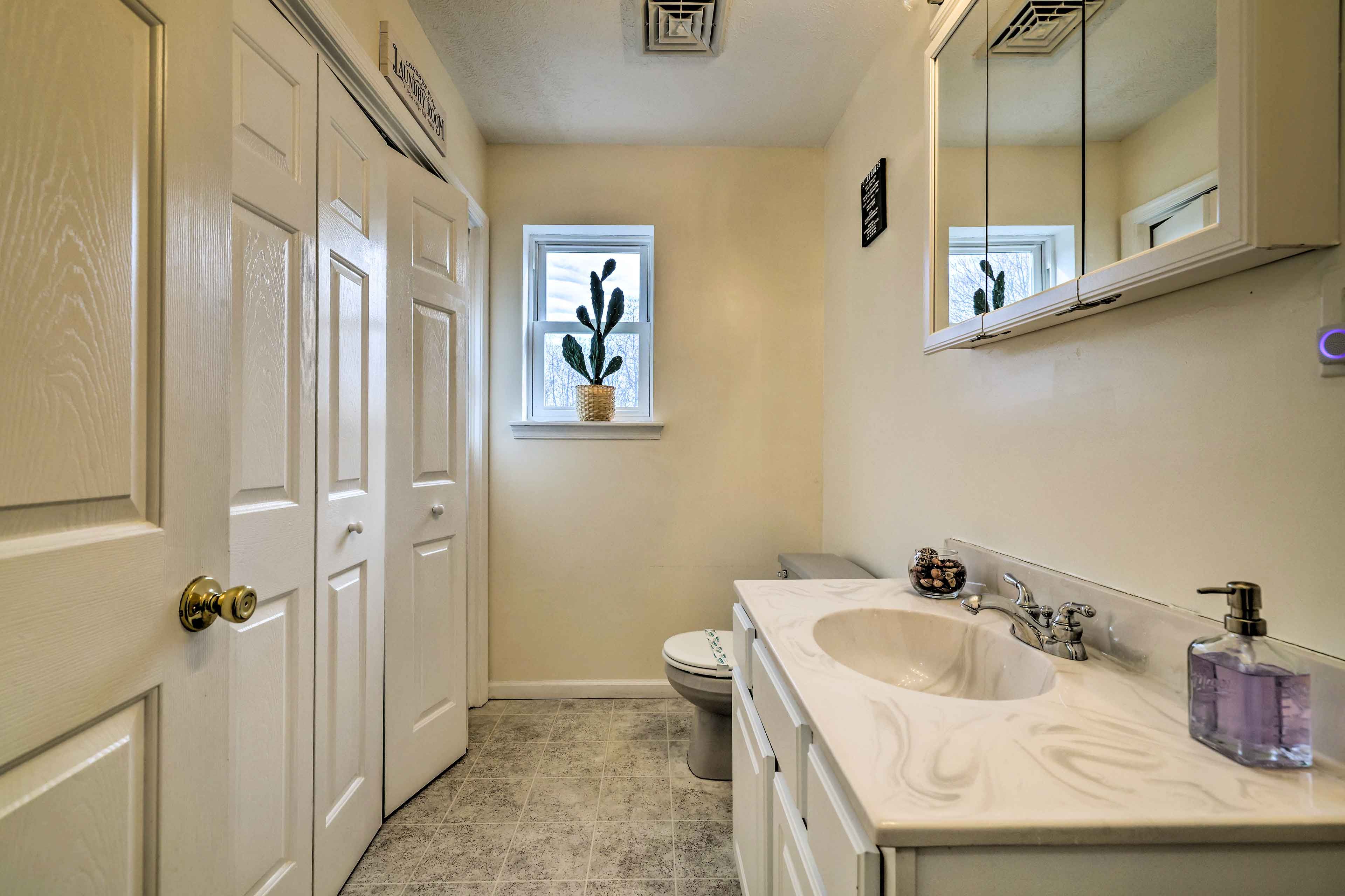 Half Bathroom | 1st Floor