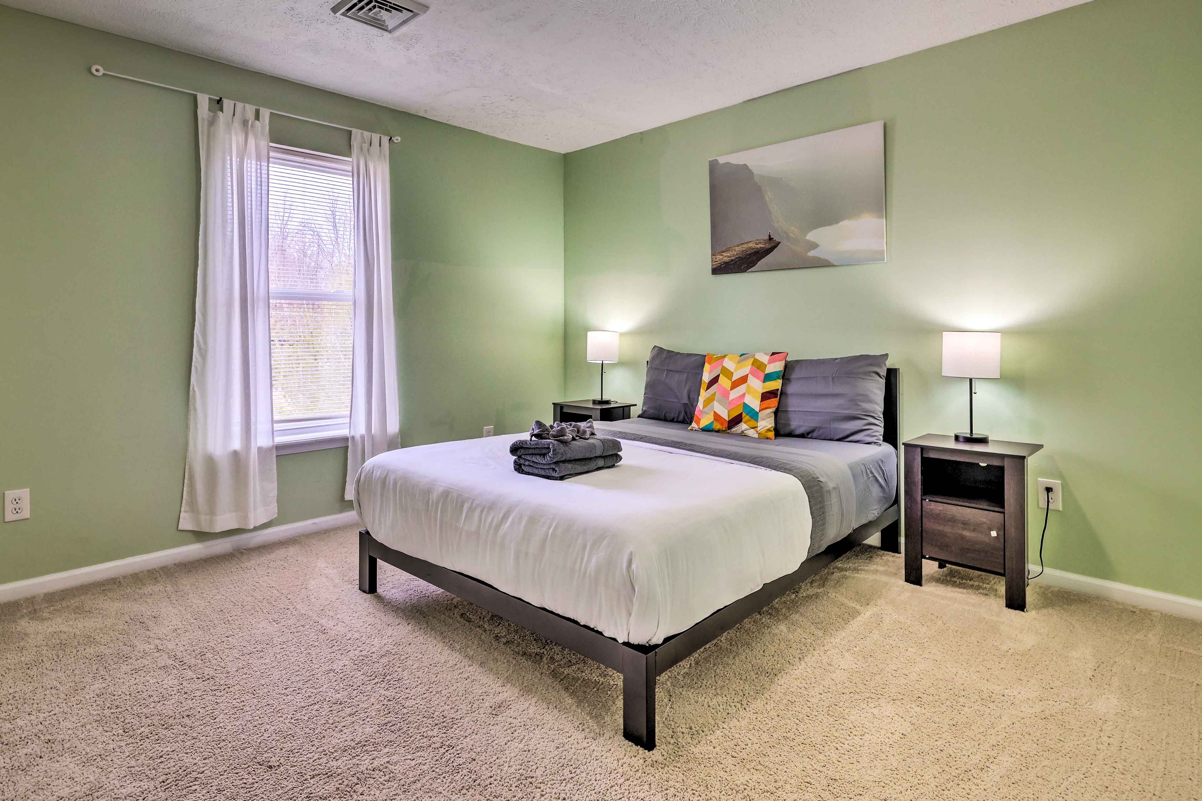 Bedroom 4 | Queen Bed | 2nd Floor