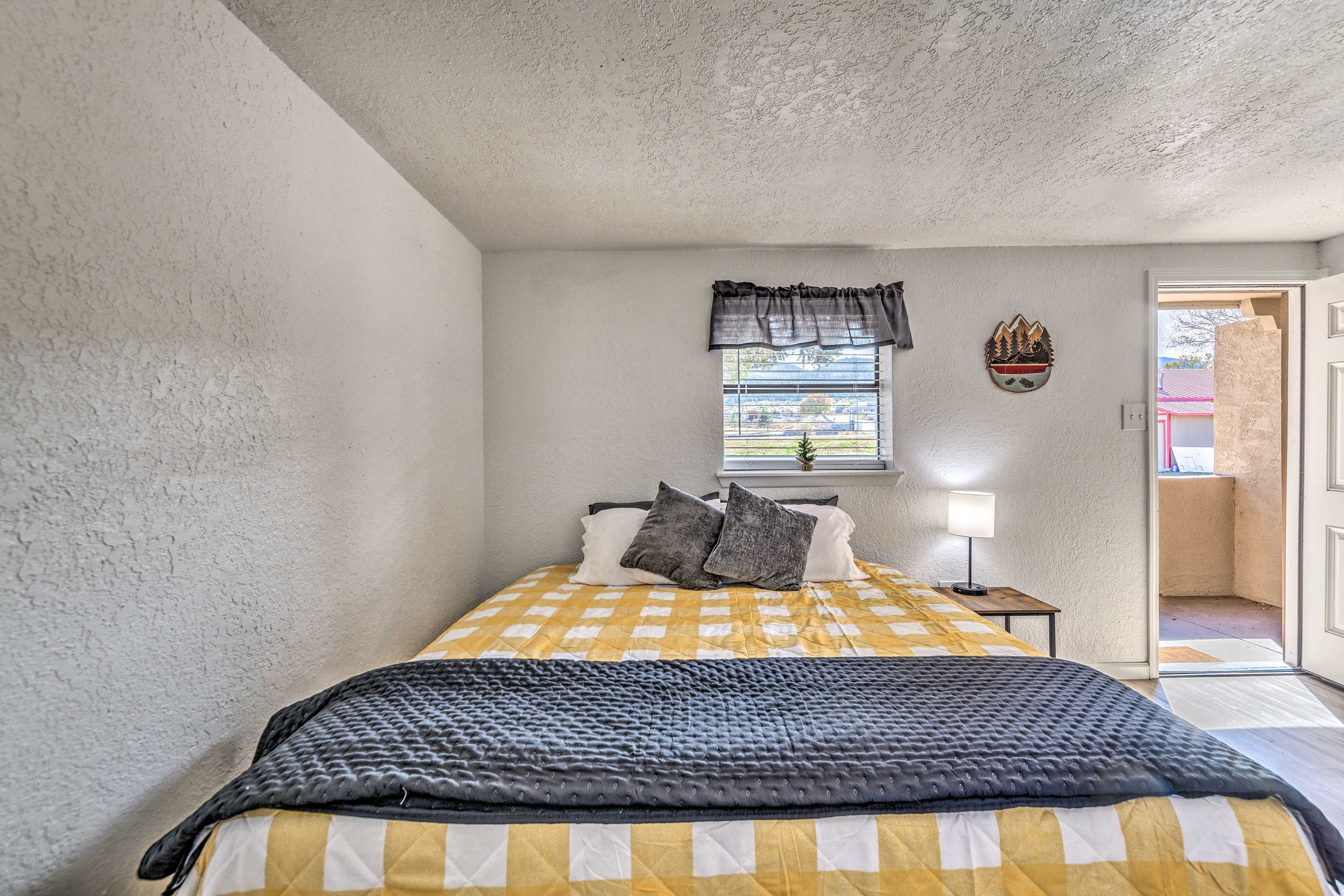 Sleeping Accommodations | King Bed | Linens Provided