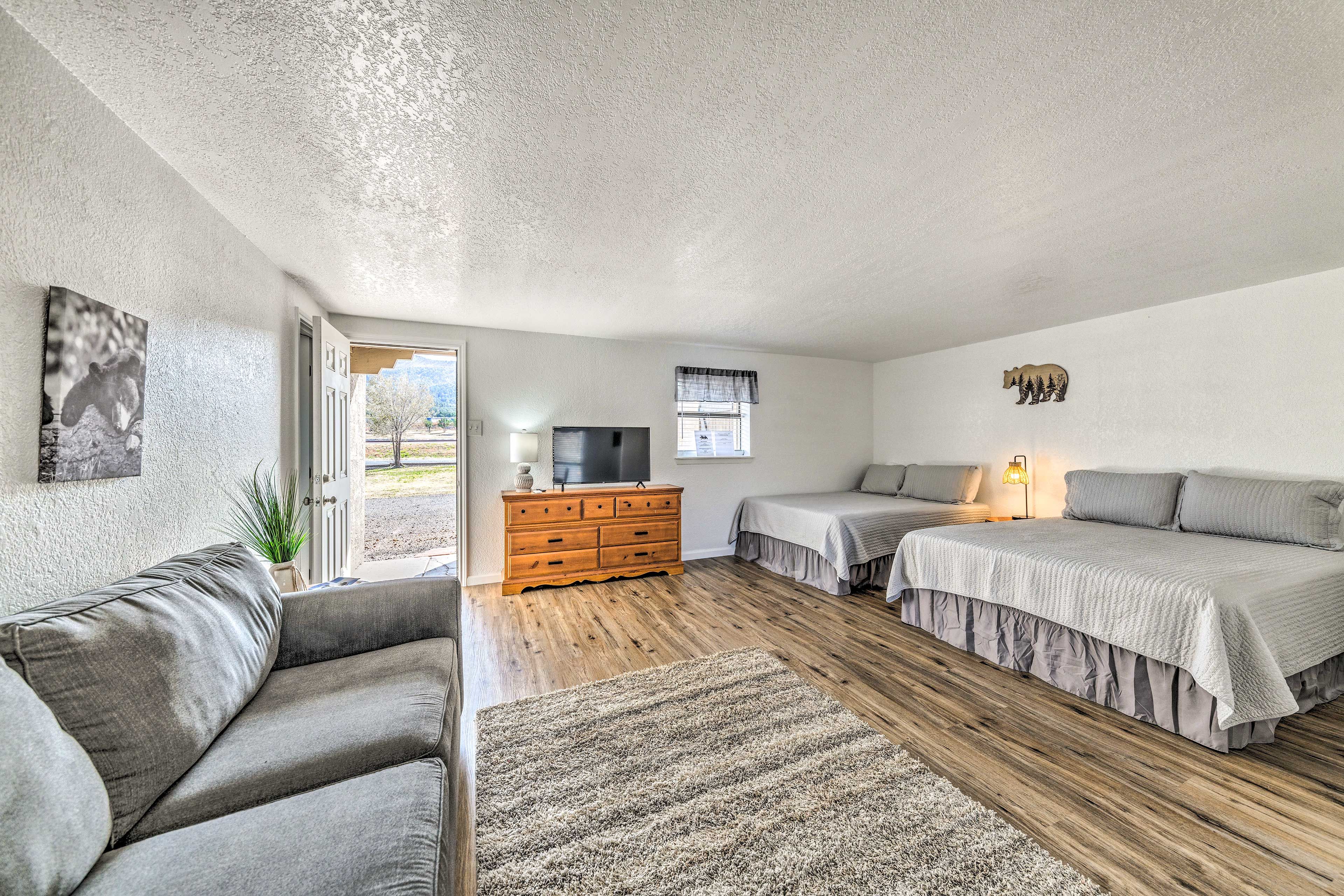 Ruidoso Downs Vacation Rental | Studio | 1BA | Step-Free Access | 600 Sq Ft