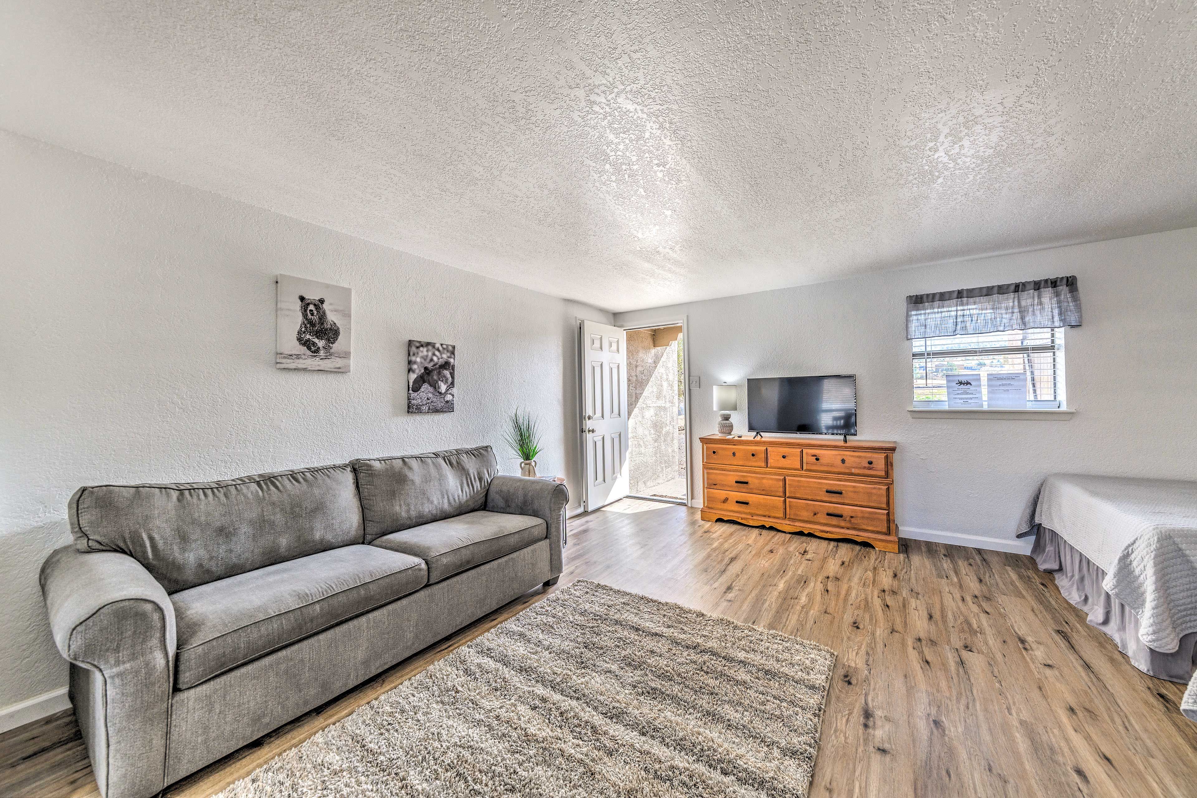 Studio | Smart TV | Electric Heating | Wall A/C Unit