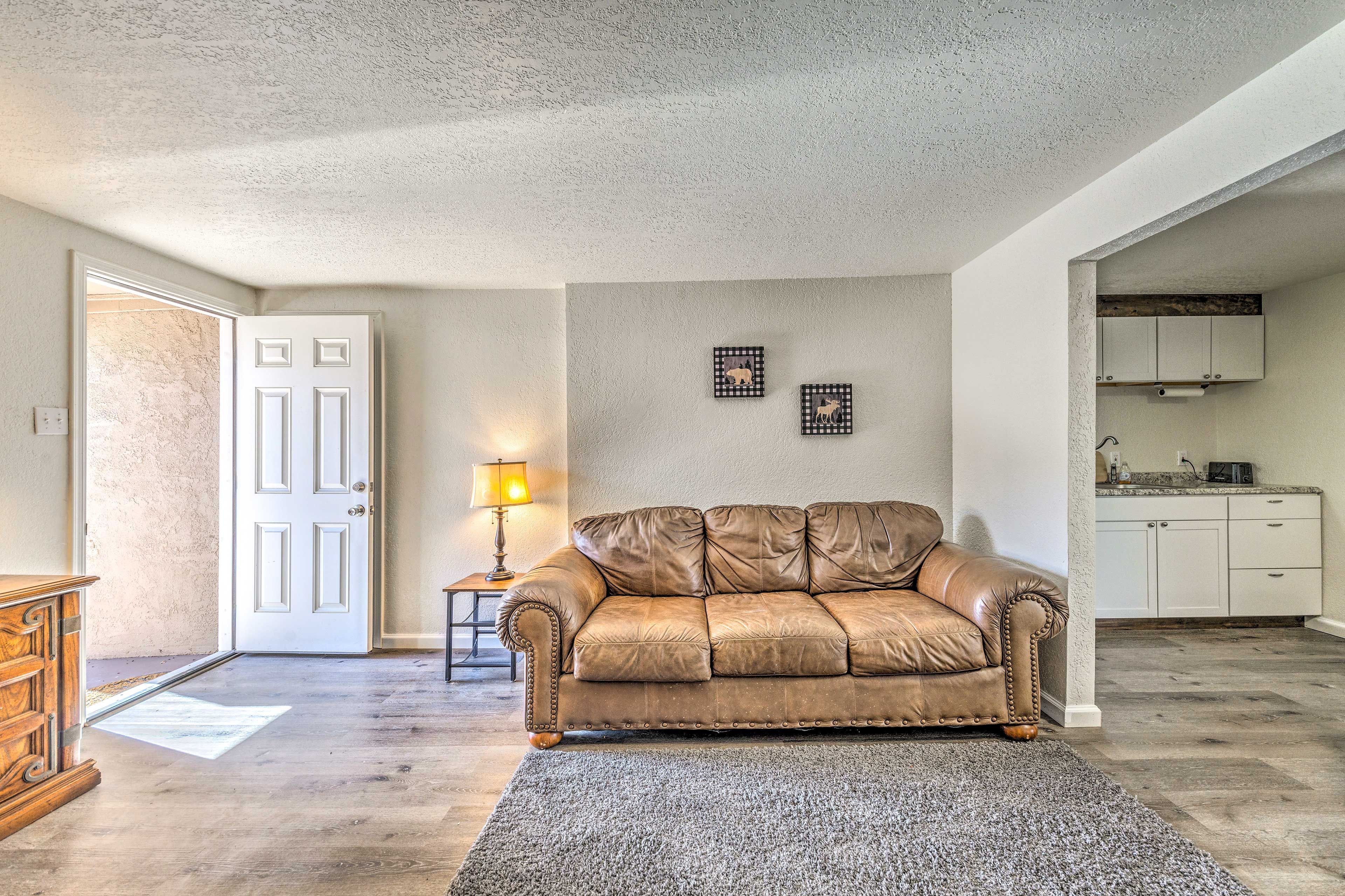 Studio | Smart TV | Electric Heating | Wall A/C Unit