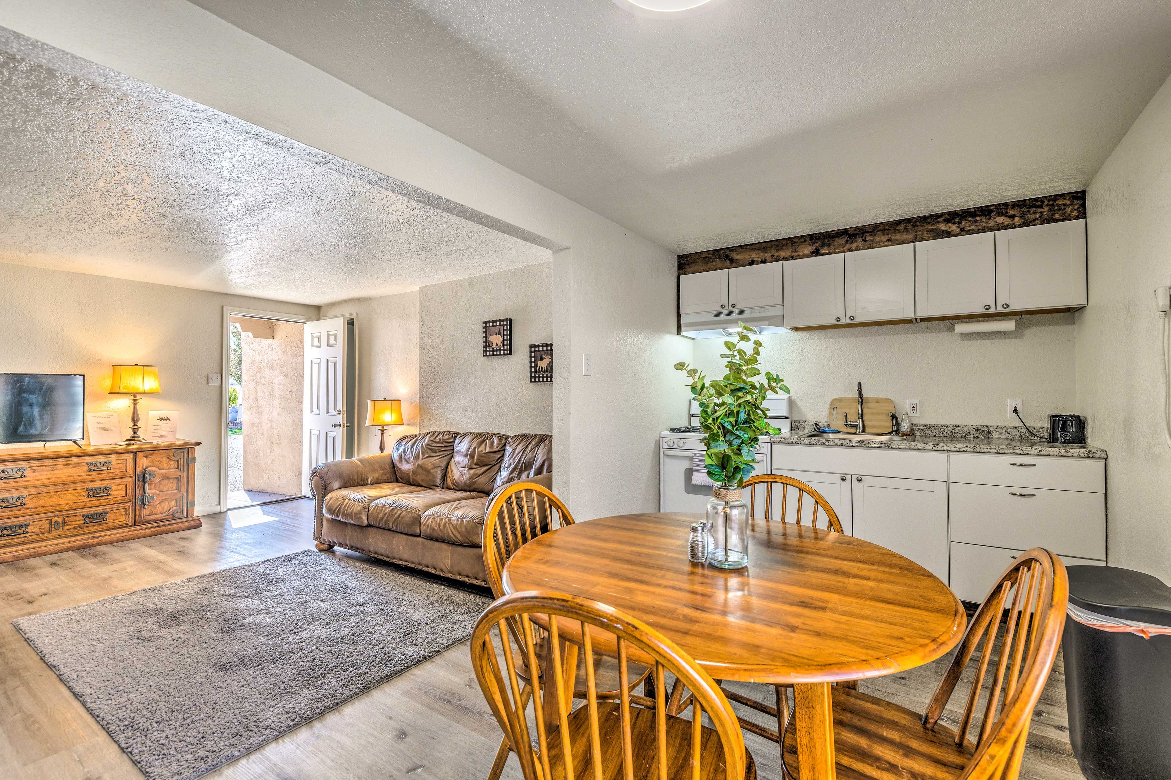 Dining Area | Dishware & Flatware Provided